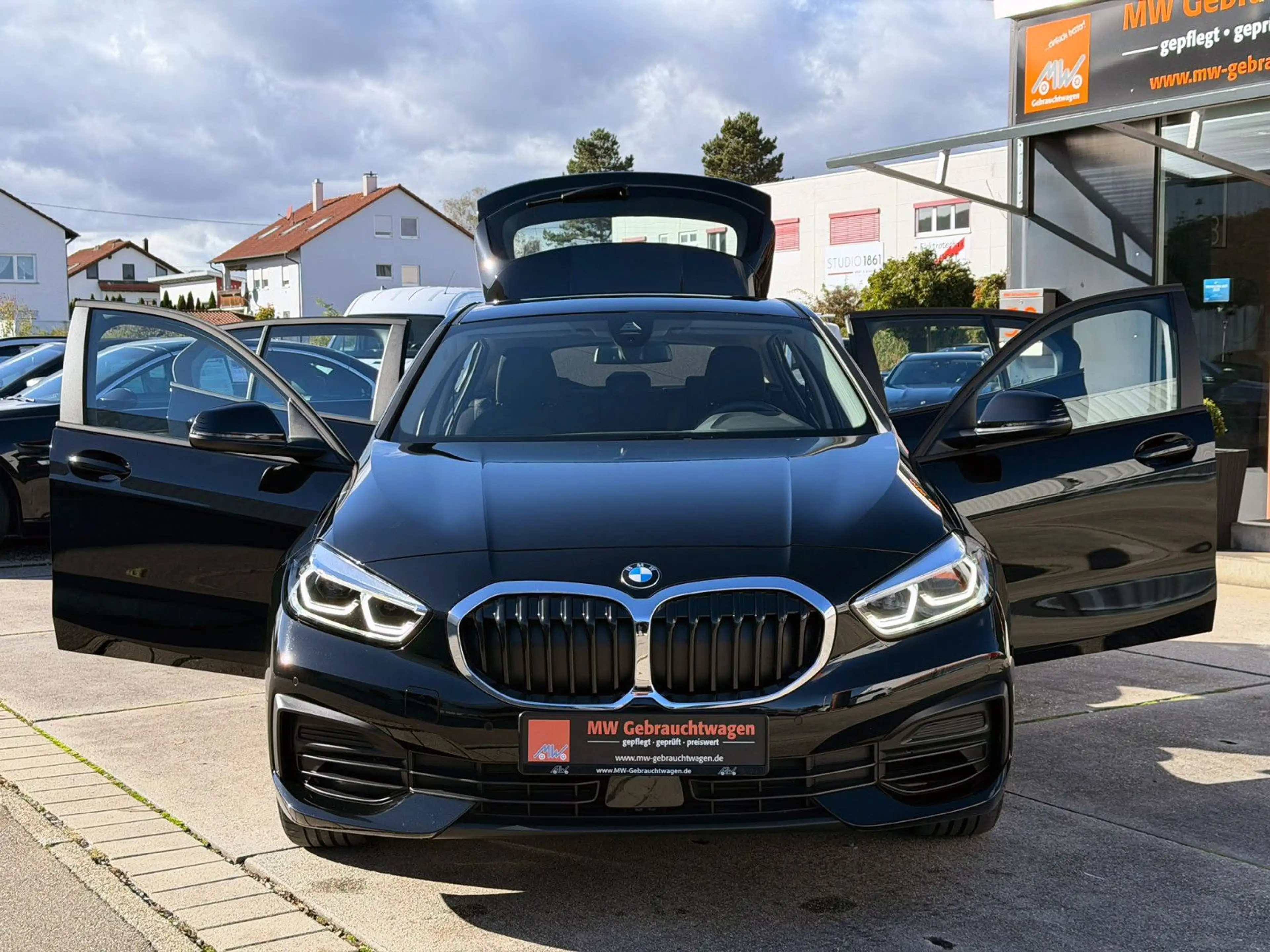 BMW 116 i Steptronic NAVI LED PDC SHZ TEMP. CARPLAY — photo 3