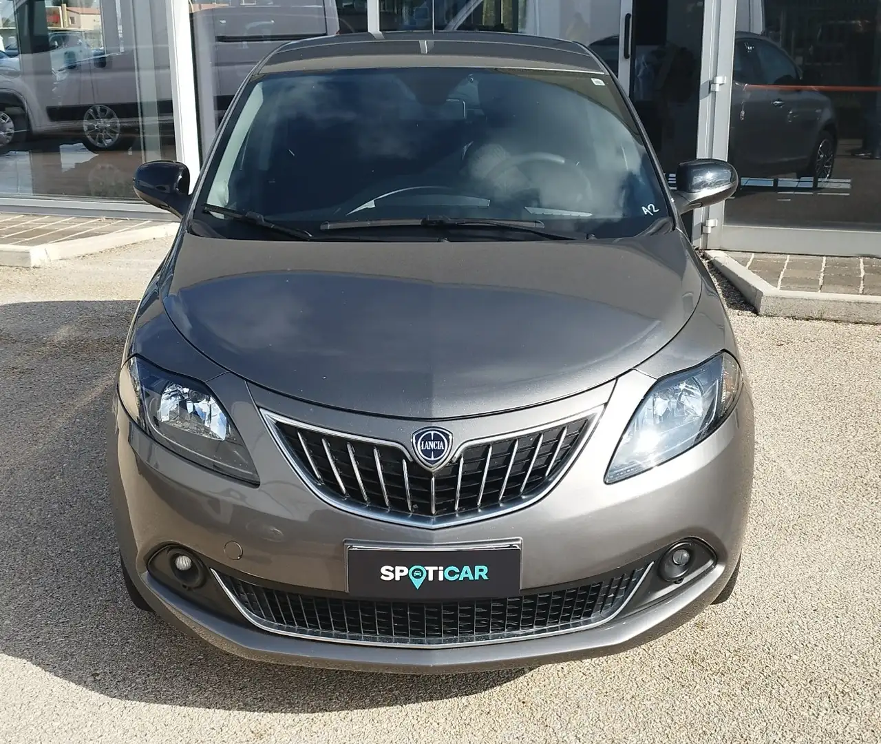Lancia Ypsilon Ypsilon 1.2 69 CV 5 porte GPL Gold Plus Grigio - 2