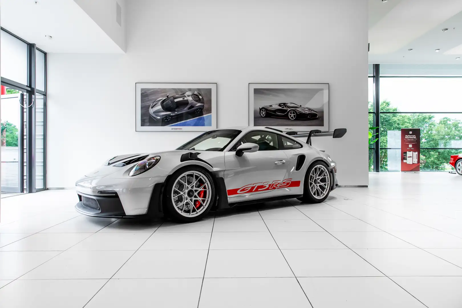 Porsche 992 4.0 GT3 RS ~Munsterhuis Sportscars~ Gris - 2