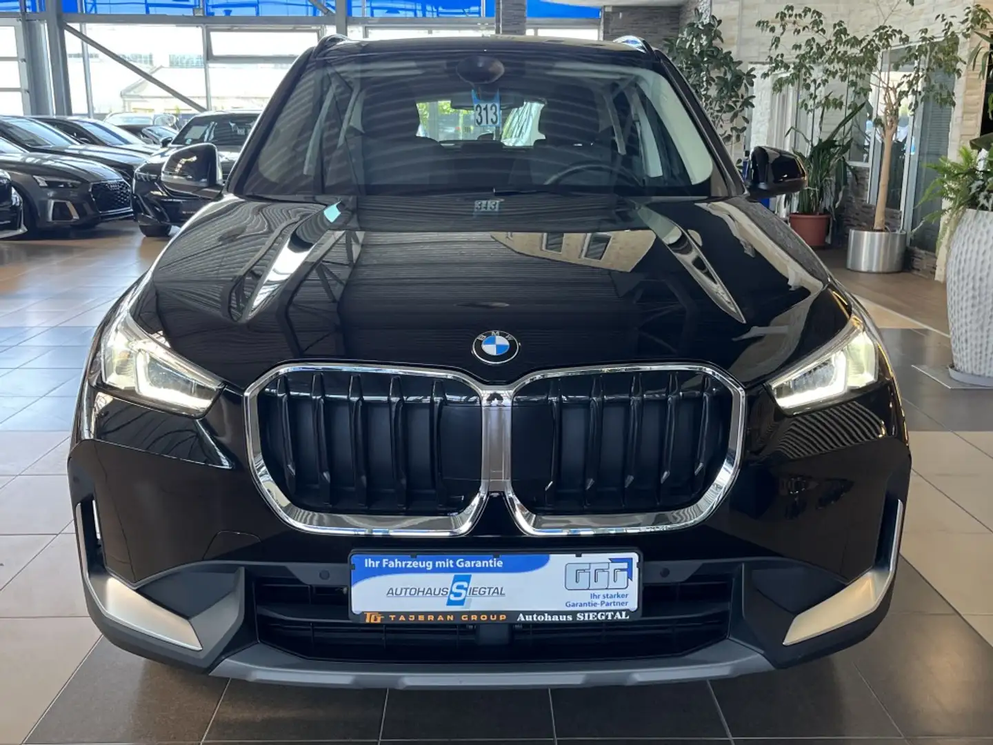 BMW X1 20 d xDrive*AHK*LED*Navi*R-Cam*CarPlay*SHZ* Schwarz - 2