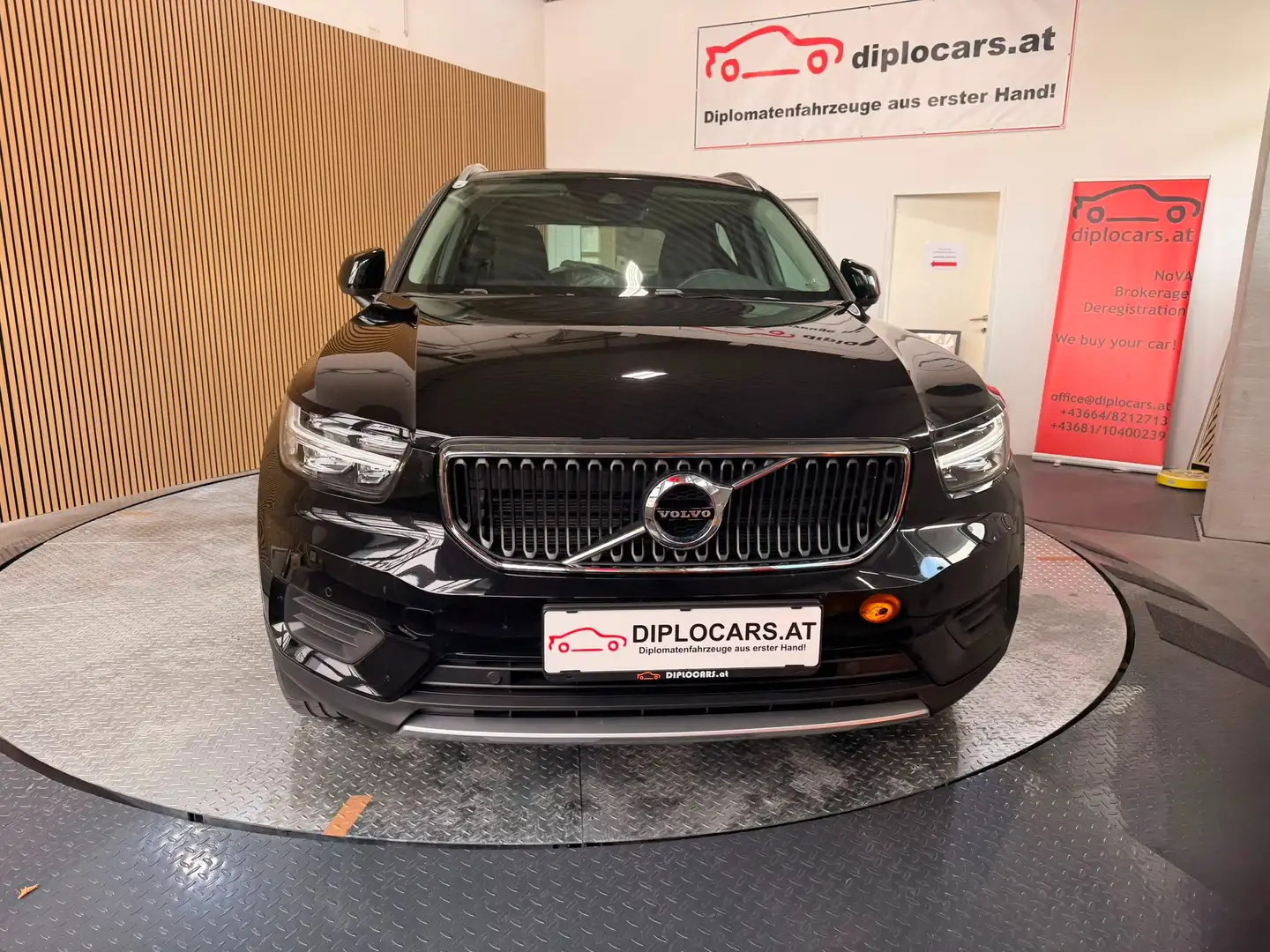 Volvo XC40 Momentum Pro 2WD Schwarz - 2