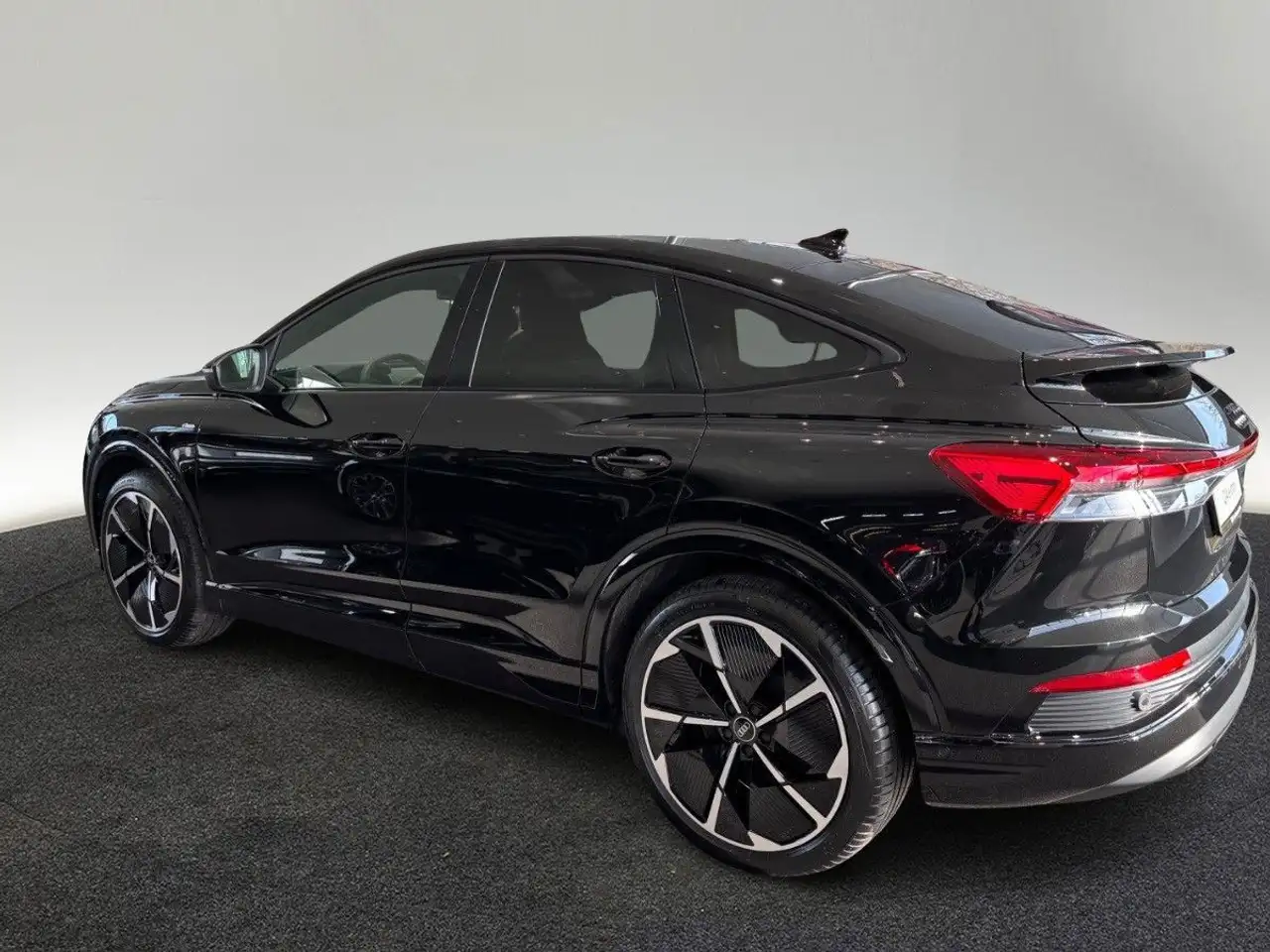 Audi Q4 e-tron Q4 Sportback 45 e-tron quattro 210 kW 6