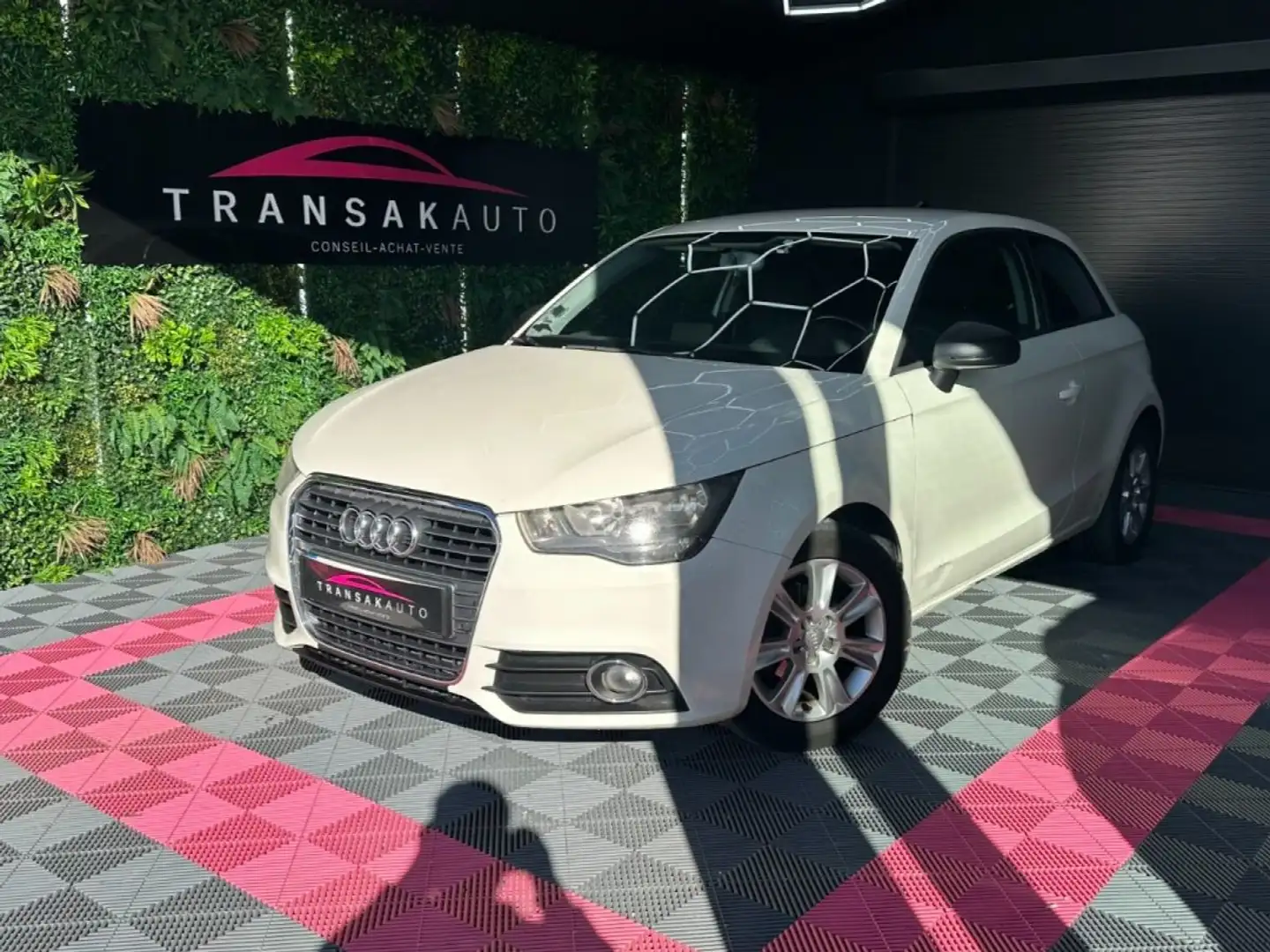 Audi A1 1.2 TFSI 85 ch Ambiente 3 Portes - Suivi - Radio - Regulateur Blanc - 1