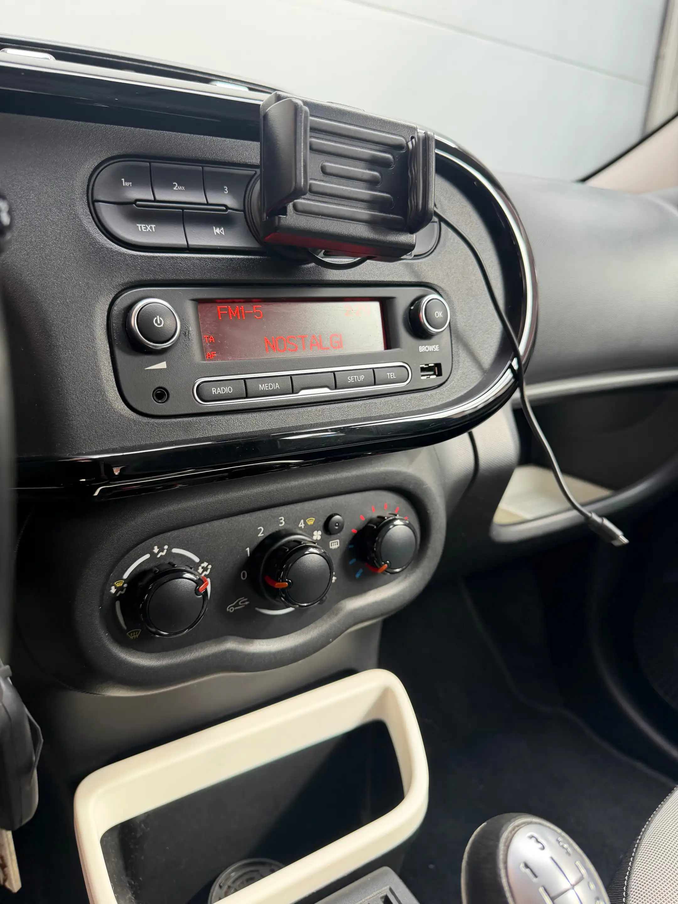 Renault Twingo Twingo 1.0i SCe Intens S — photo 10