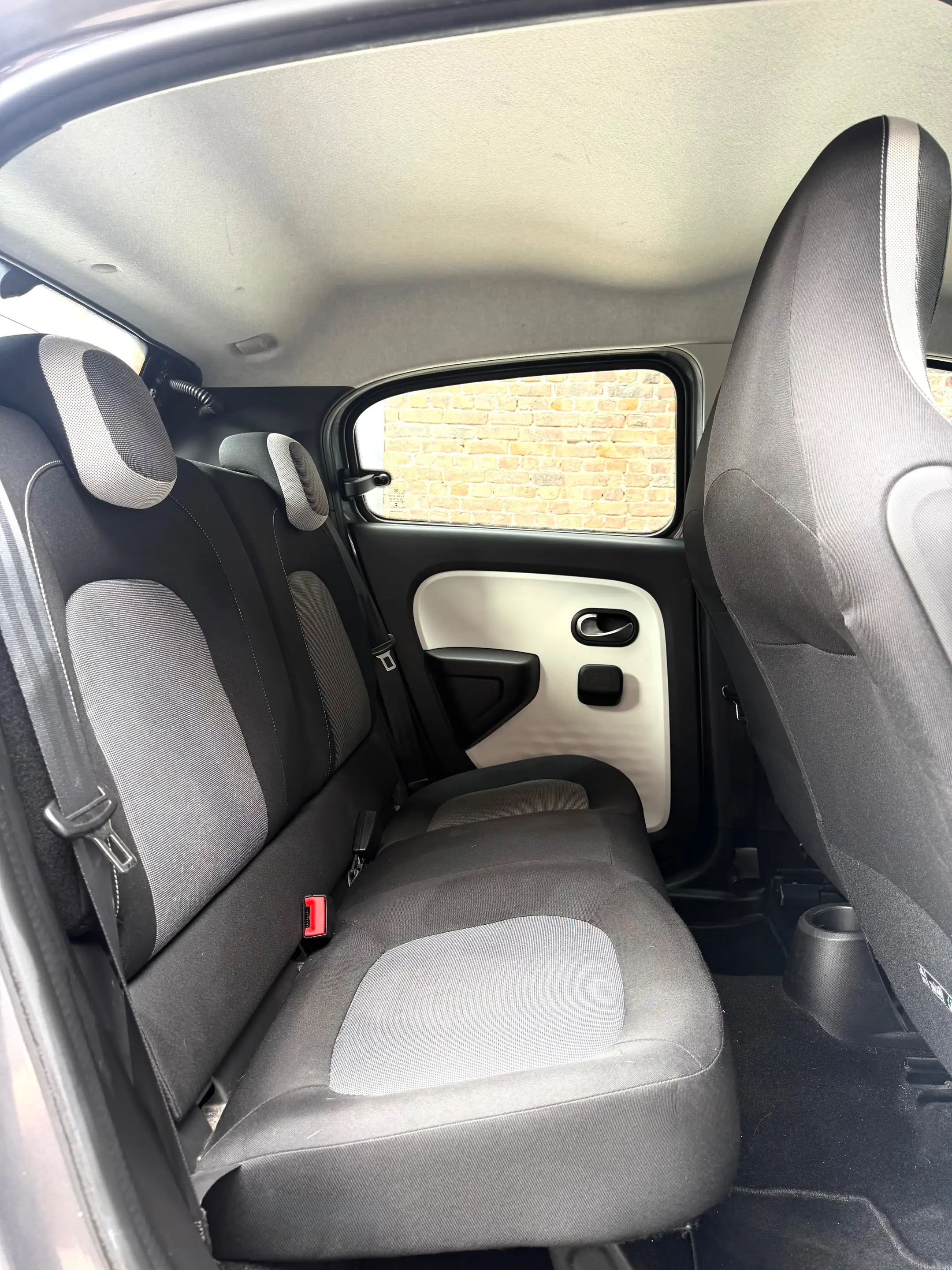 Renault Twingo Twingo 1.0i SCe Intens S — photo 8