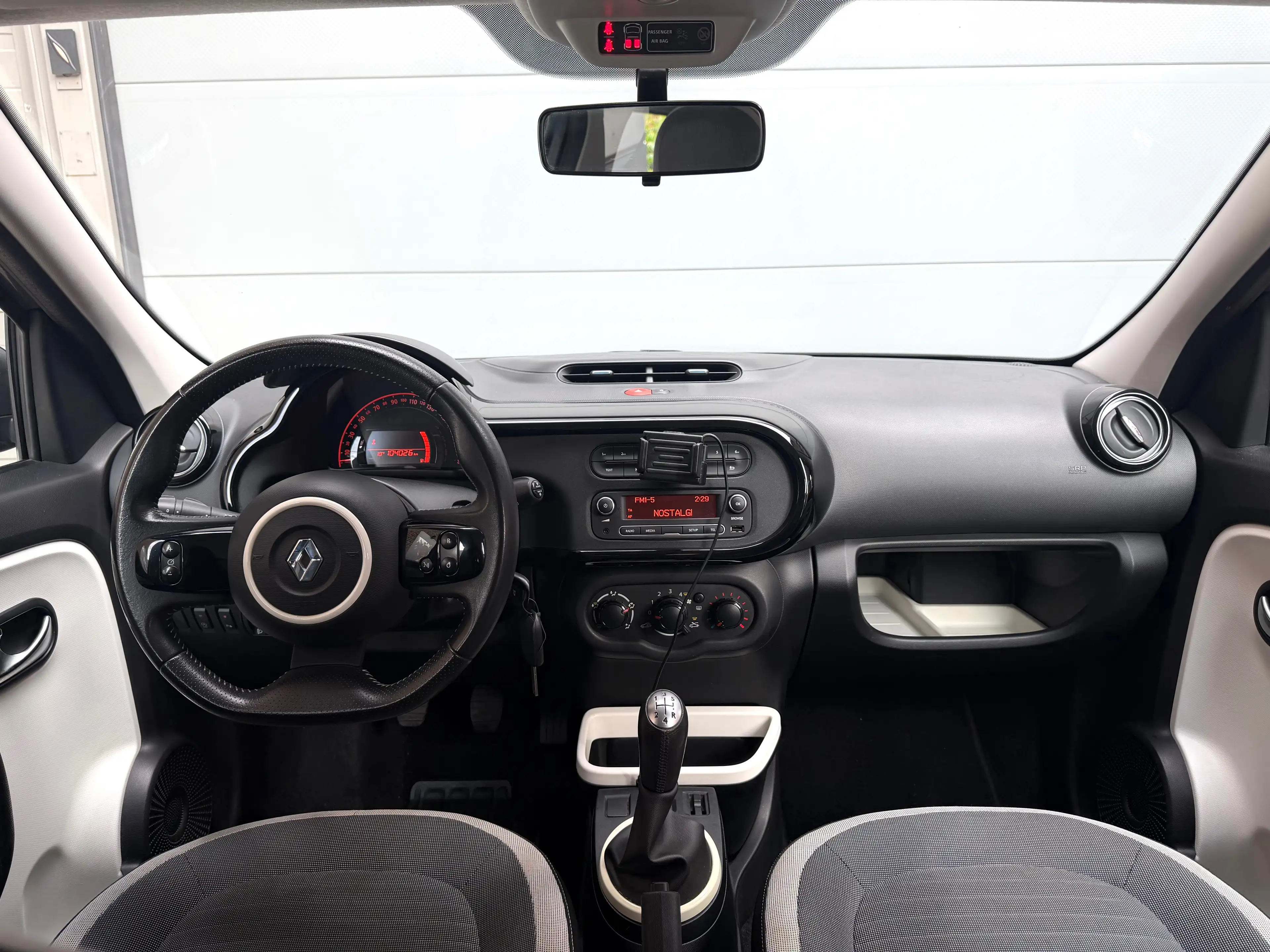 Renault Twingo Twingo 1.0i SCe Intens S — photo 9