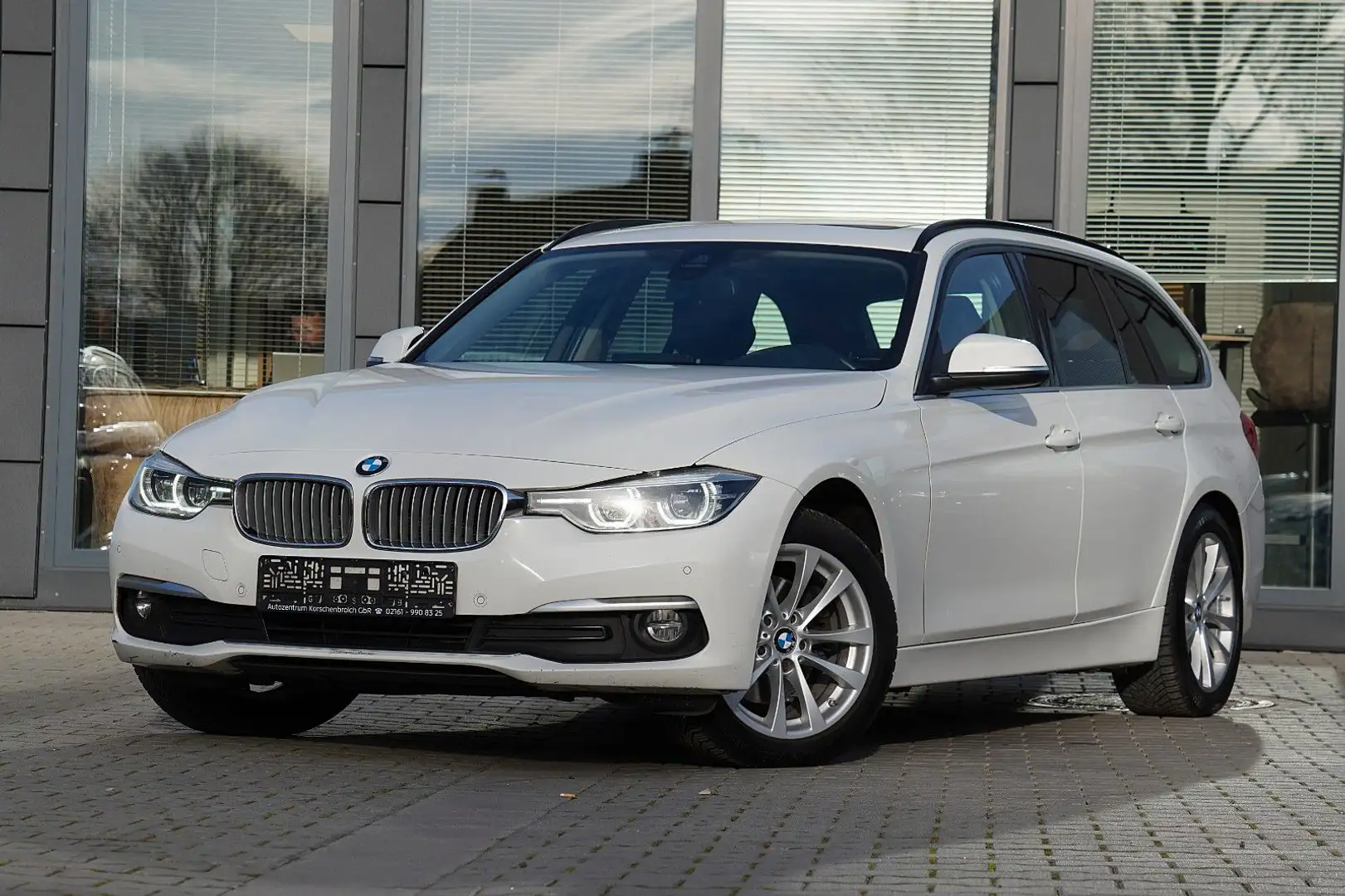 BMW 320 d touring Luxury Line Purity 2 J. GARANTIE ! Blanc - 1