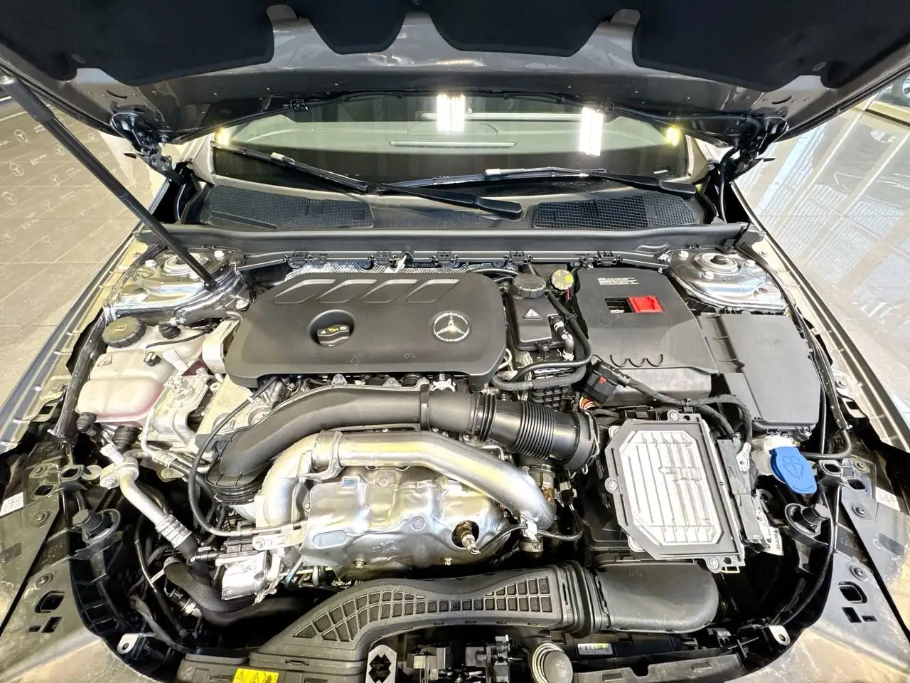 Mercedes-Benz CLA снимка Mercedes-Benz CLA