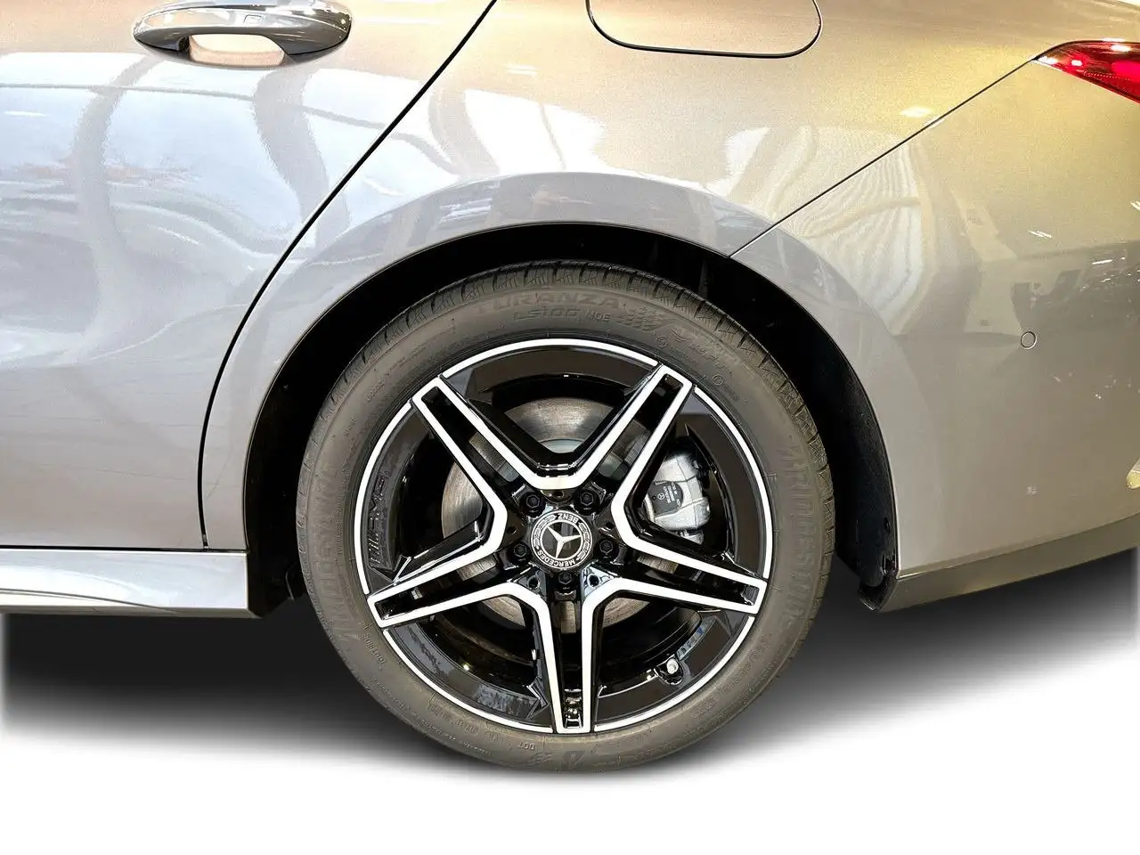 Mercedes-Benz CLA снимка Mercedes-Benz CLA
