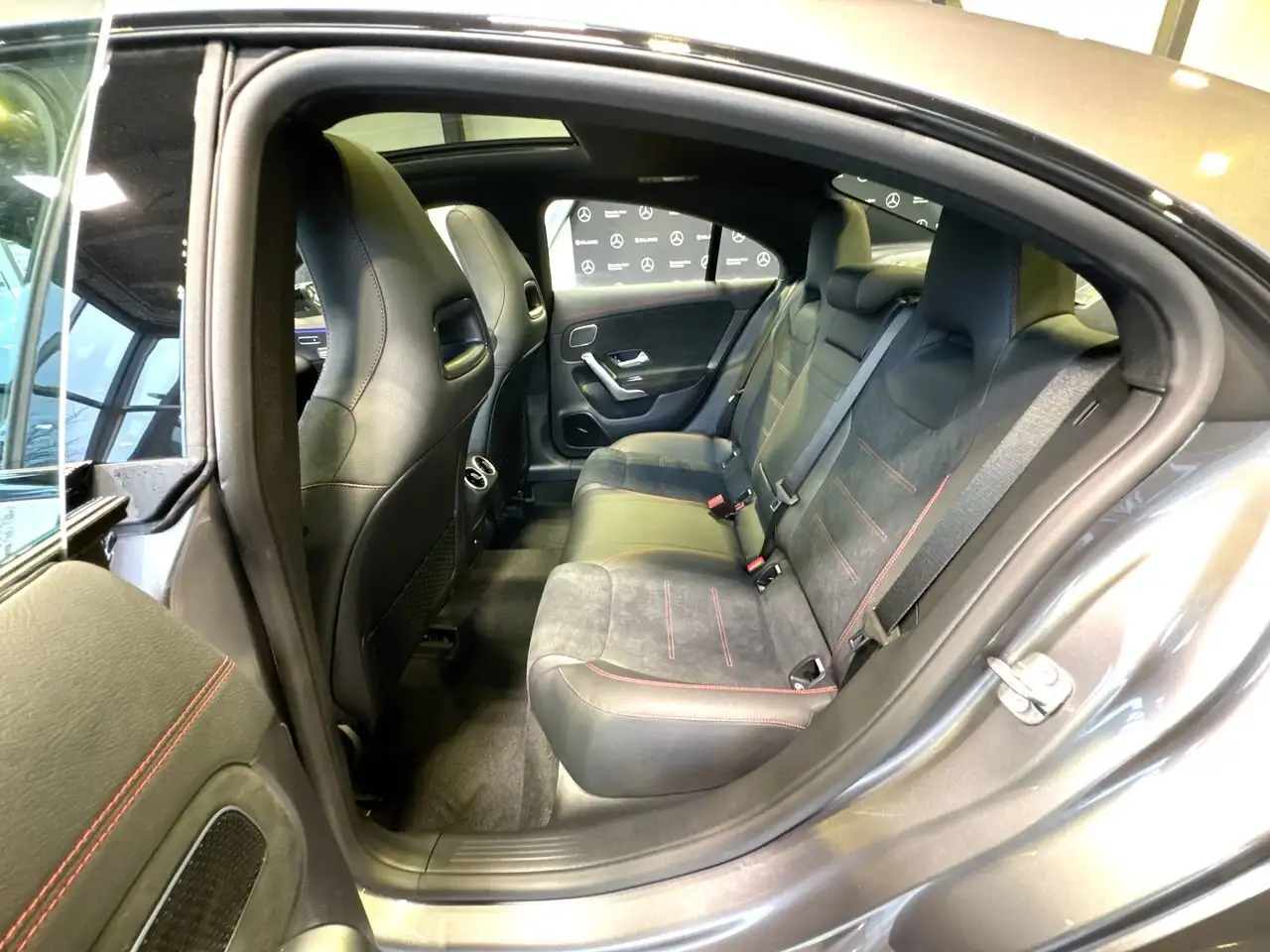 Mercedes-Benz CLA снимка Mercedes-Benz CLA