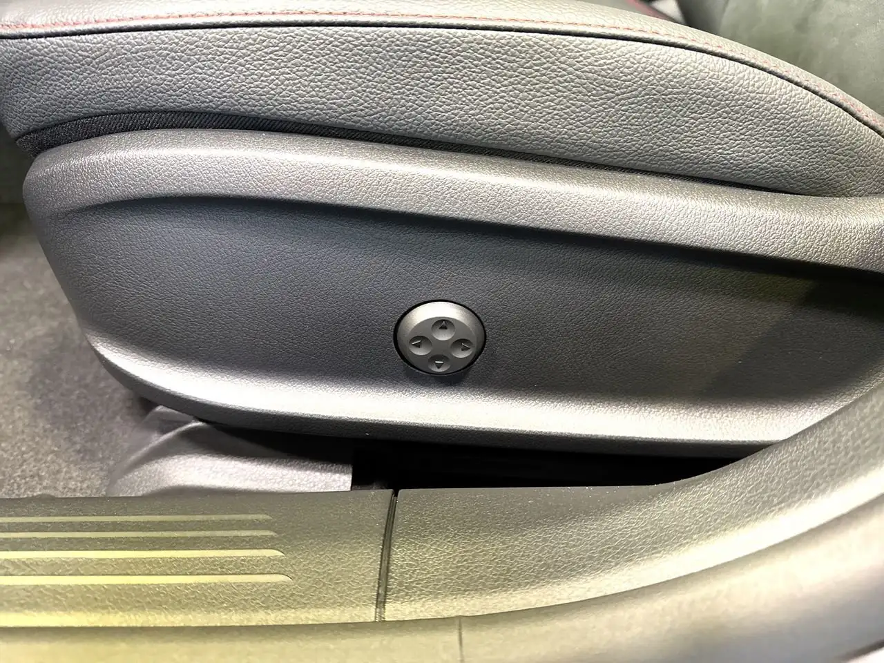 Mercedes-Benz CLA снимка Mercedes-Benz CLA