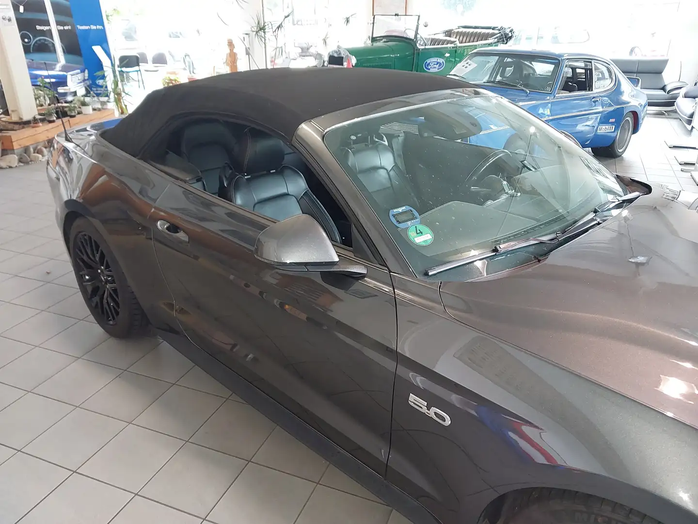 Ford Mustang GT Convertible Grau - 1