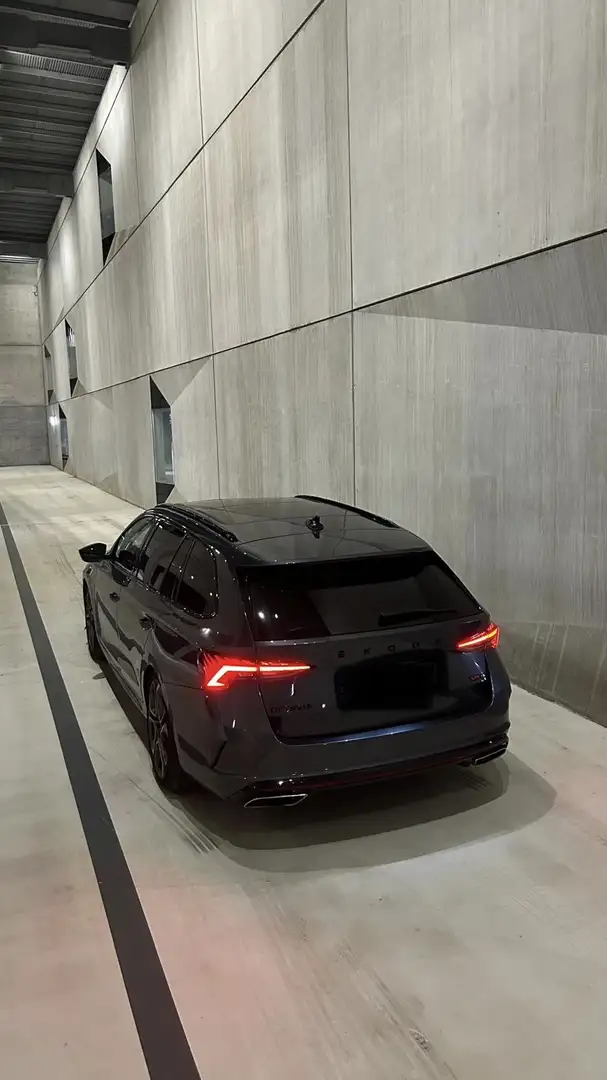 Skoda Octavia Combi 2.0 TSI DSG RS - 2
