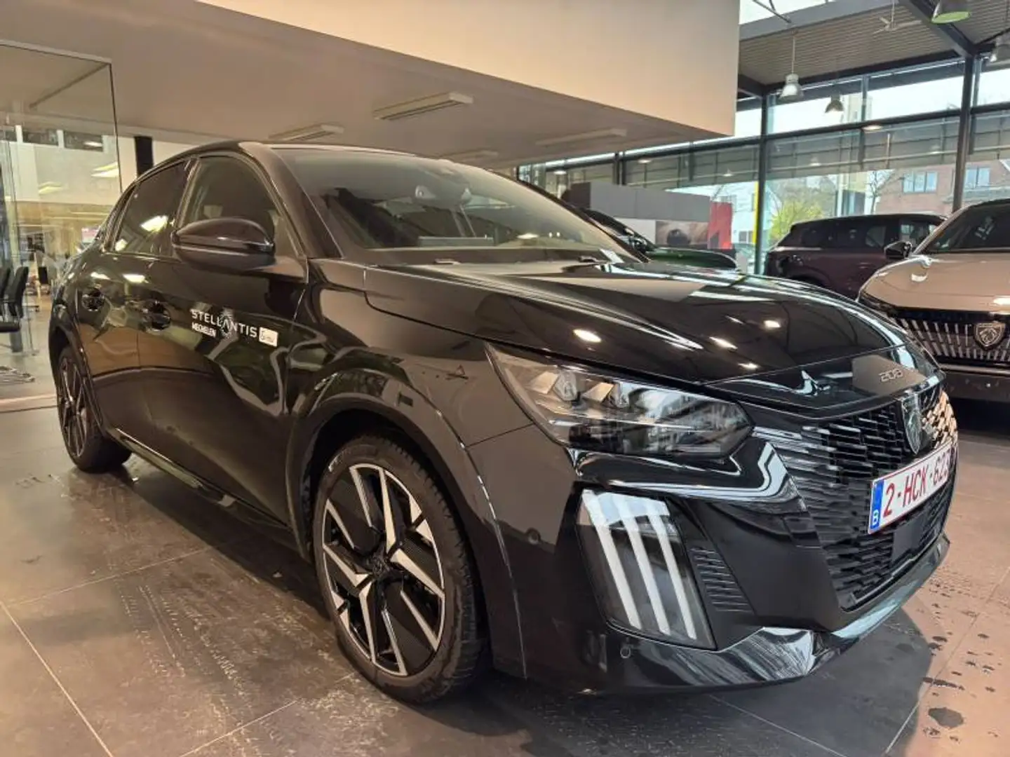 Peugeot 208 2 1.2 HYBRID 110 e-DSC6 GT Zwart - 2