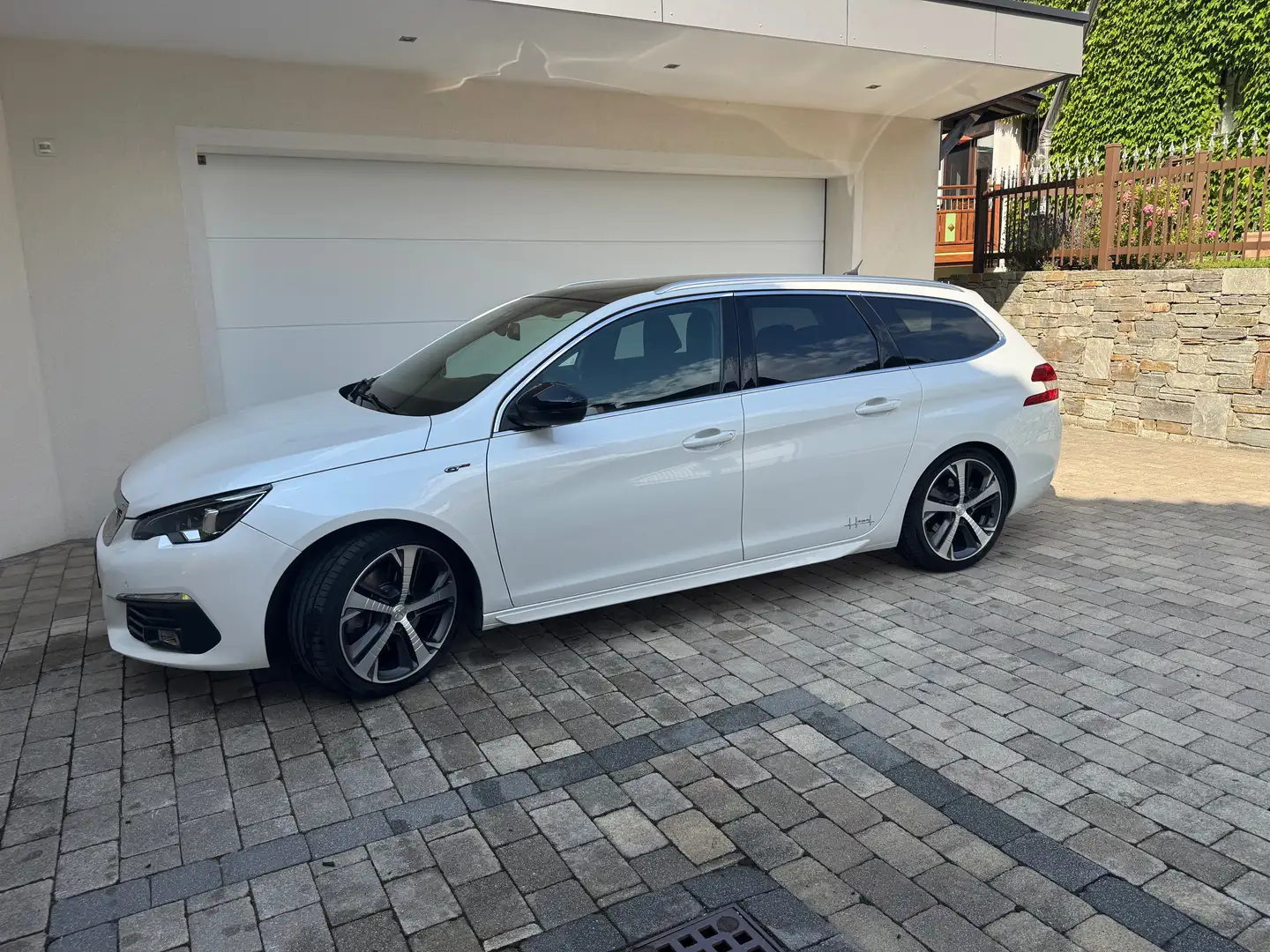 Peugeot 308 308 SW 2,0 BlueHDi 180 GT S Weiß - 2