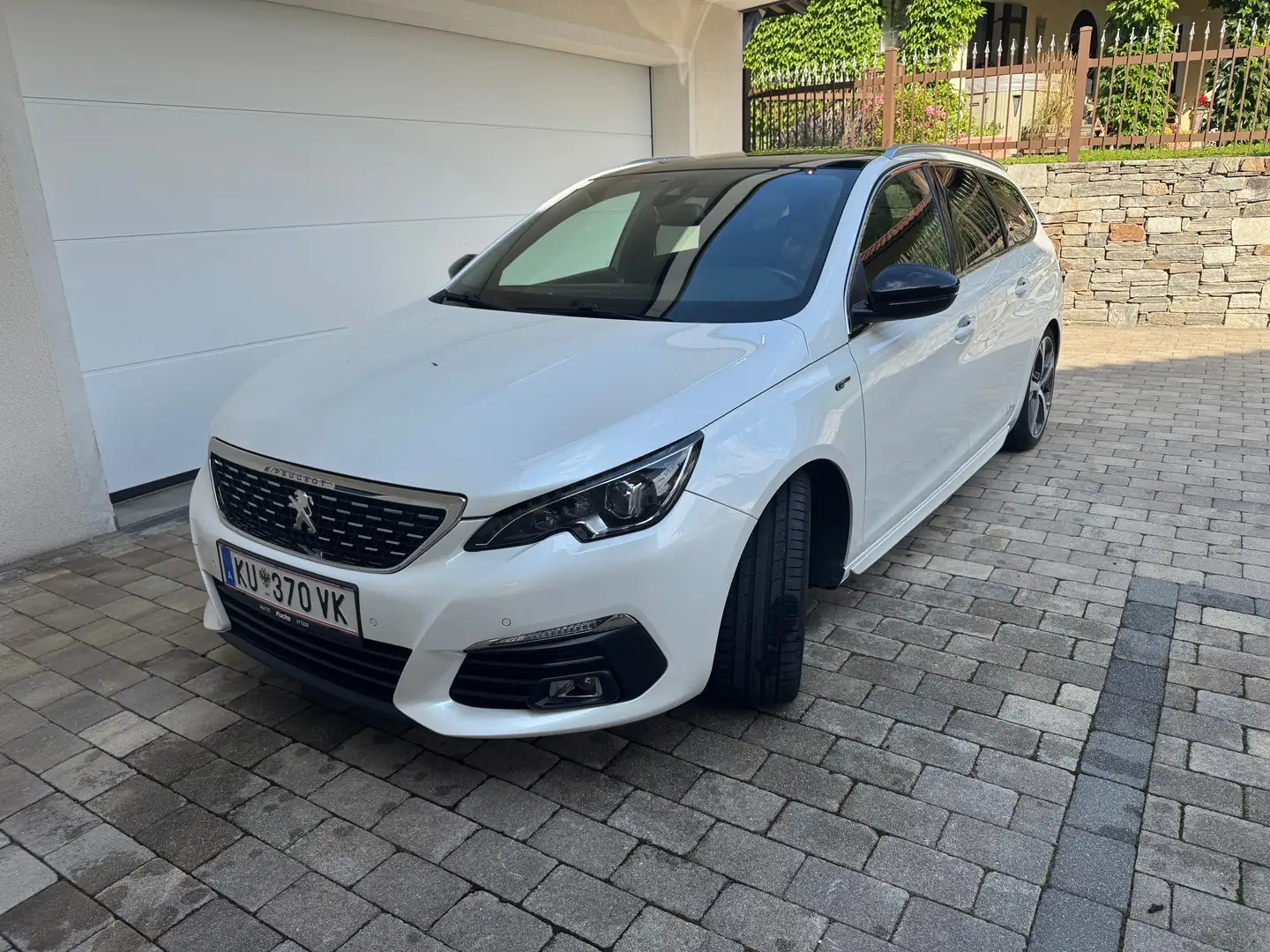 Peugeot 308 308 SW 2,0 BlueHDi 180 GT S Weiß - 1