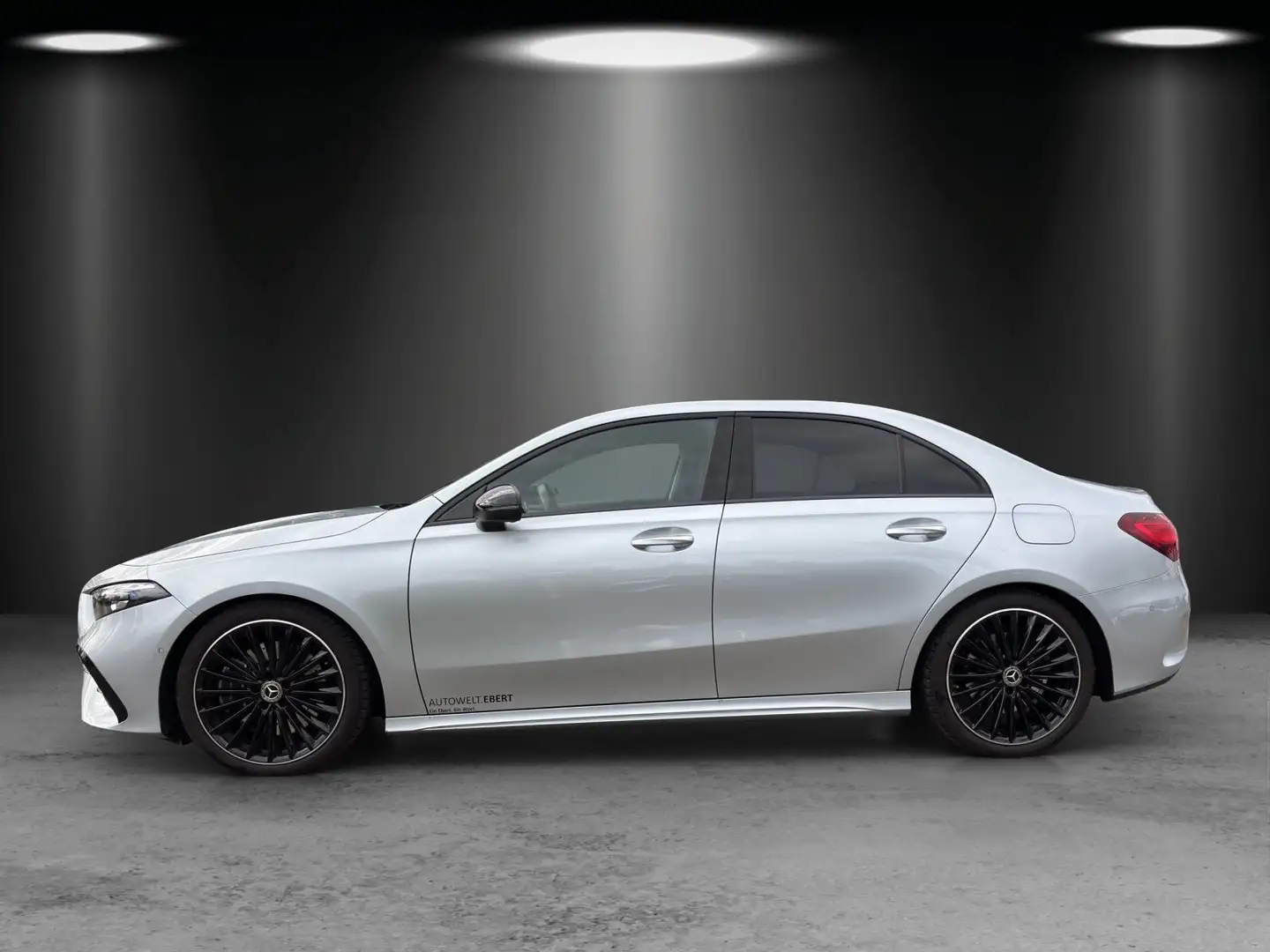 Mercedes-Benz A 250 4M Lim AMG Pano NIGHT KeyGO MULTIBEAM Silber - 2