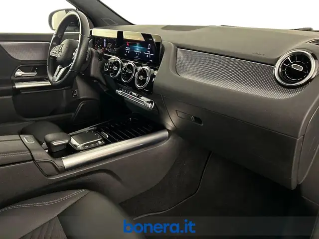 Mercedes-Benz Gla view 16