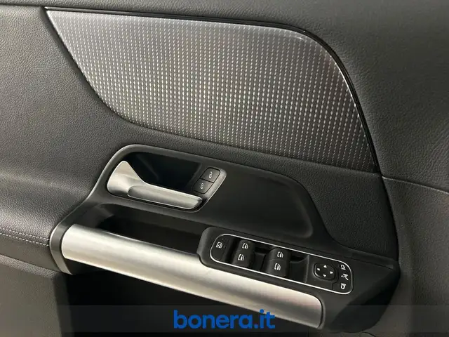 Mercedes-Benz Gla view 19