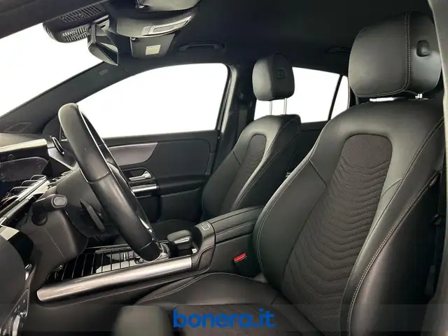 Mercedes-Benz Gla view 11
