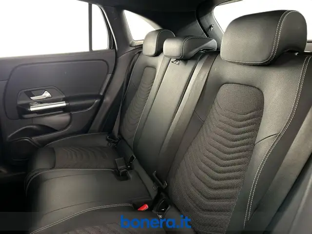 Mercedes-Benz Gla view 17