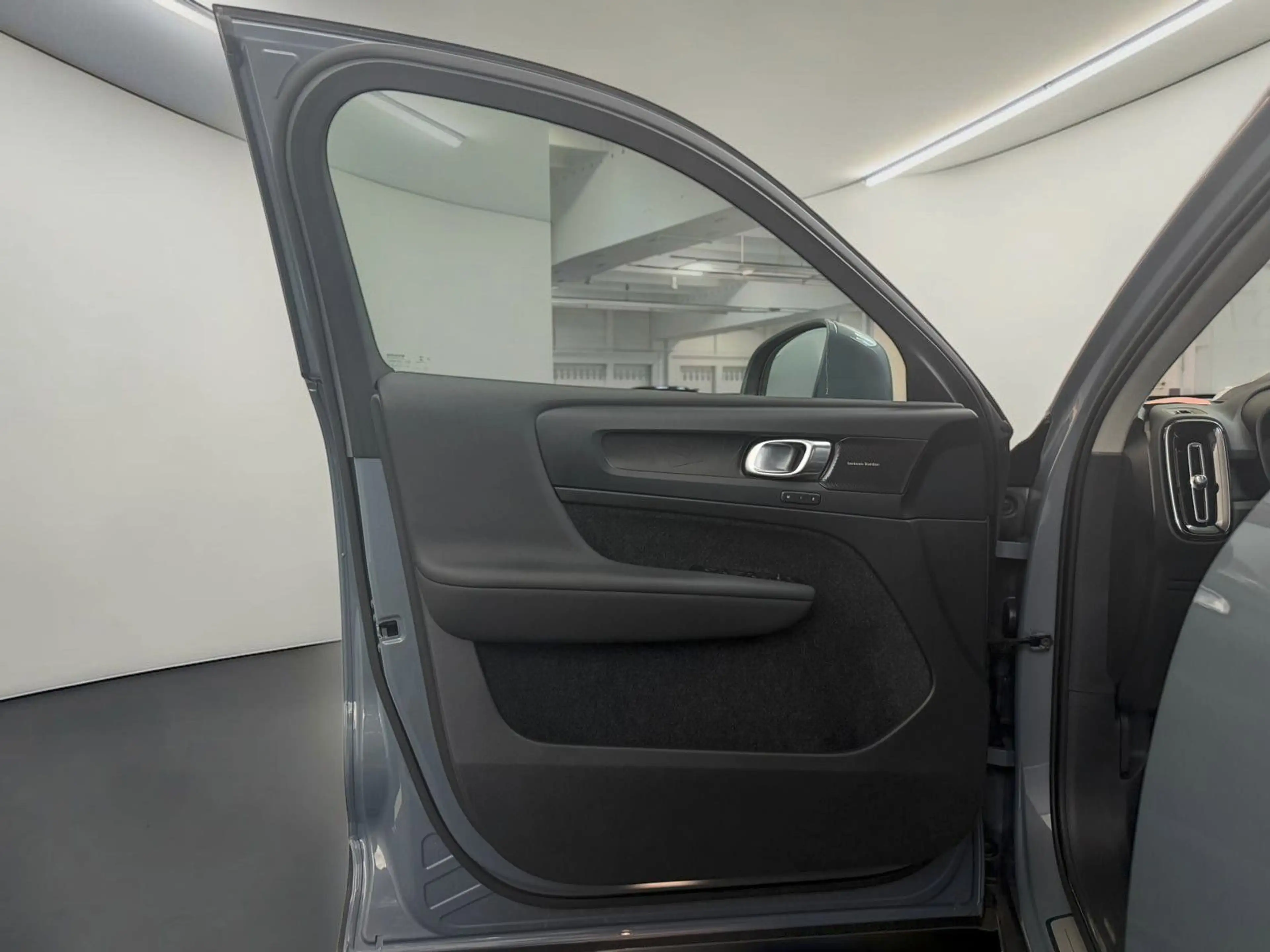 Volvo XC40 T5 Recharge Plus Bright H&K*SENSUS*STHZ — photo 8