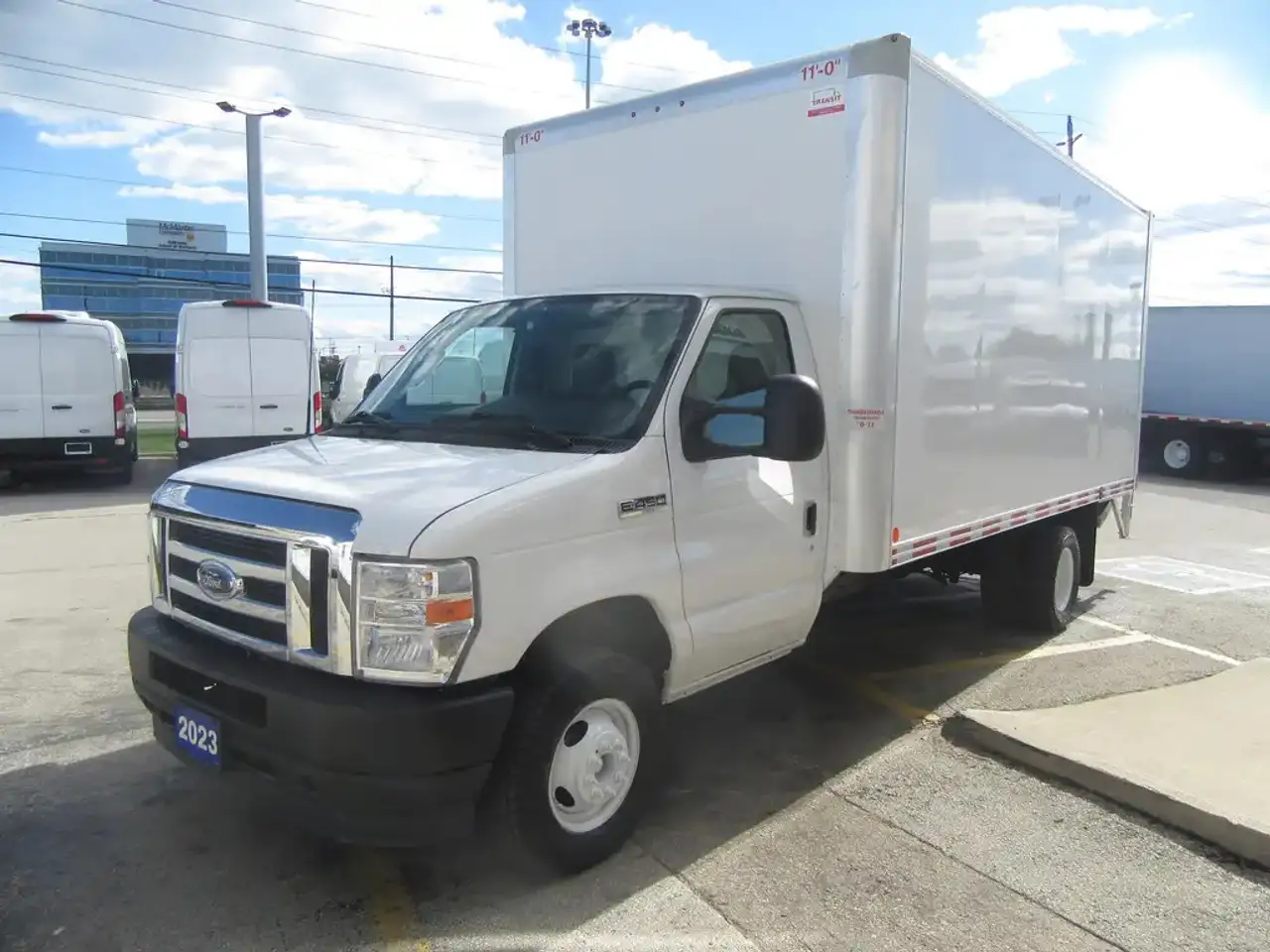 Ford E-450 снимка Ford E-450