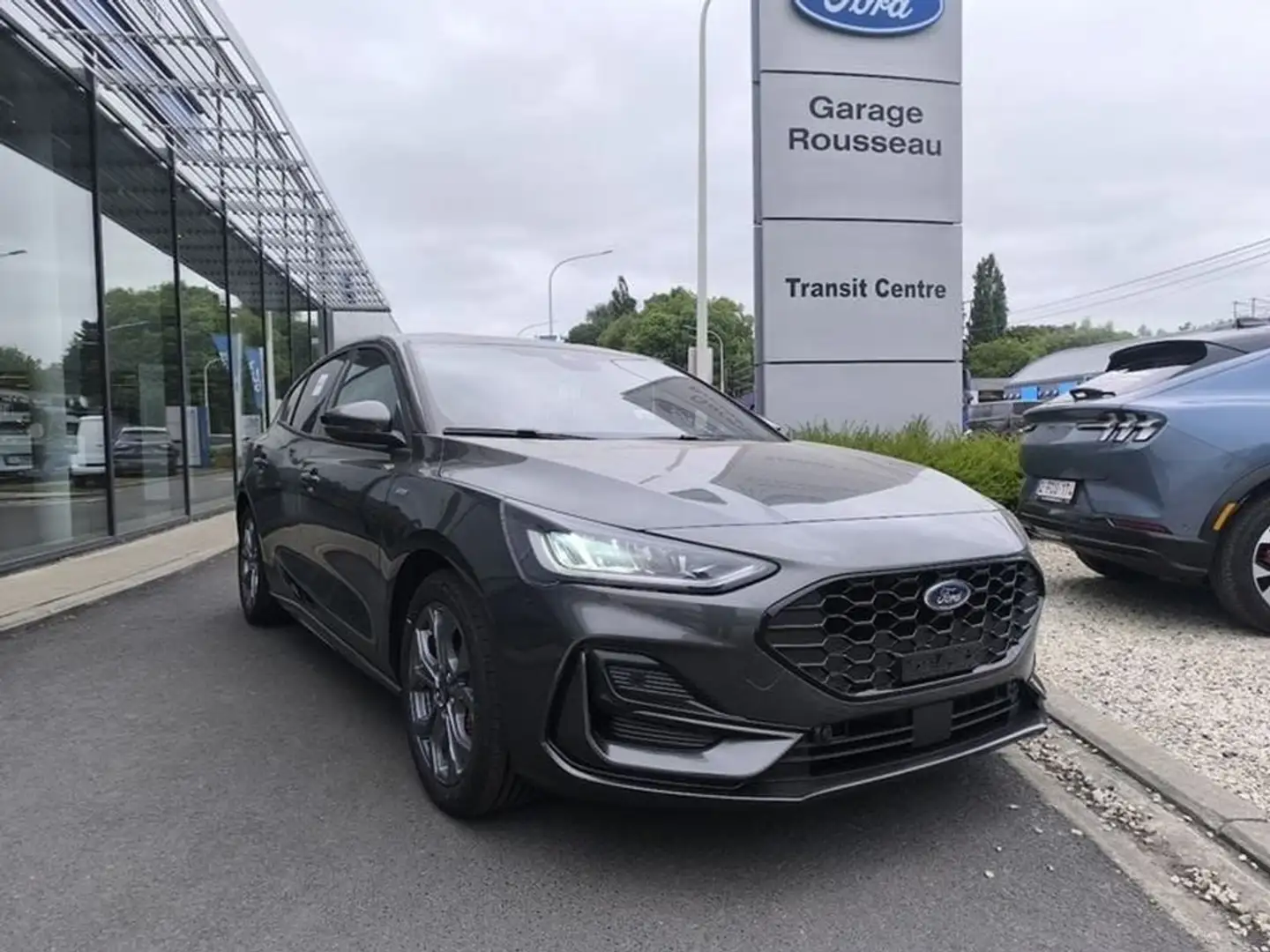 Ford Focus St-line X - 1.0i mHev 125cv - Stock Grijs - 1