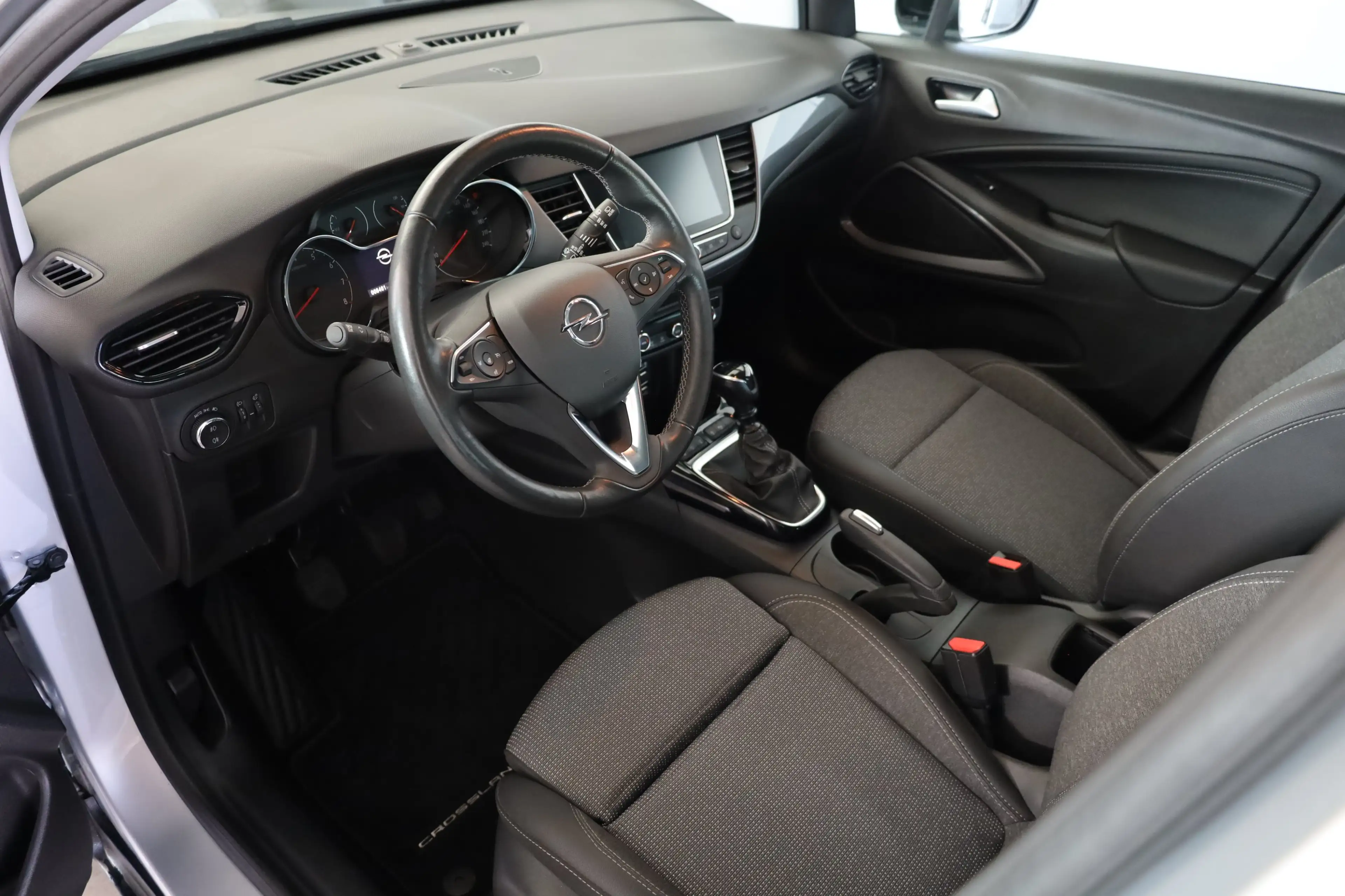 Opel Crossland Elegance 1.2T 110PS MT — photo 5