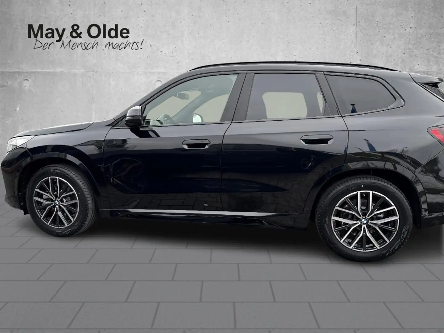 BMW X1 sDrive20i Sportpaket AD AHK-klappbar AHK Navi Digi Schwarz - 2