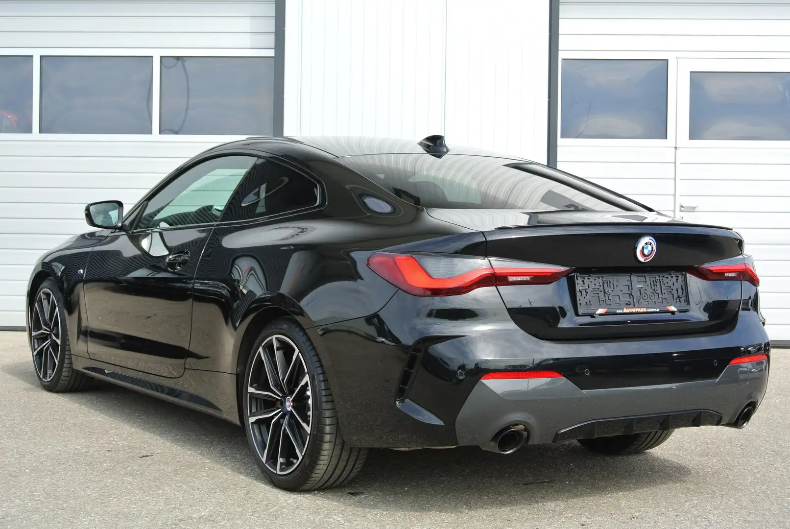 BMW 420 d Coupe Aut.  * M-Paket * LEDER * PANO * Schwarz - 2