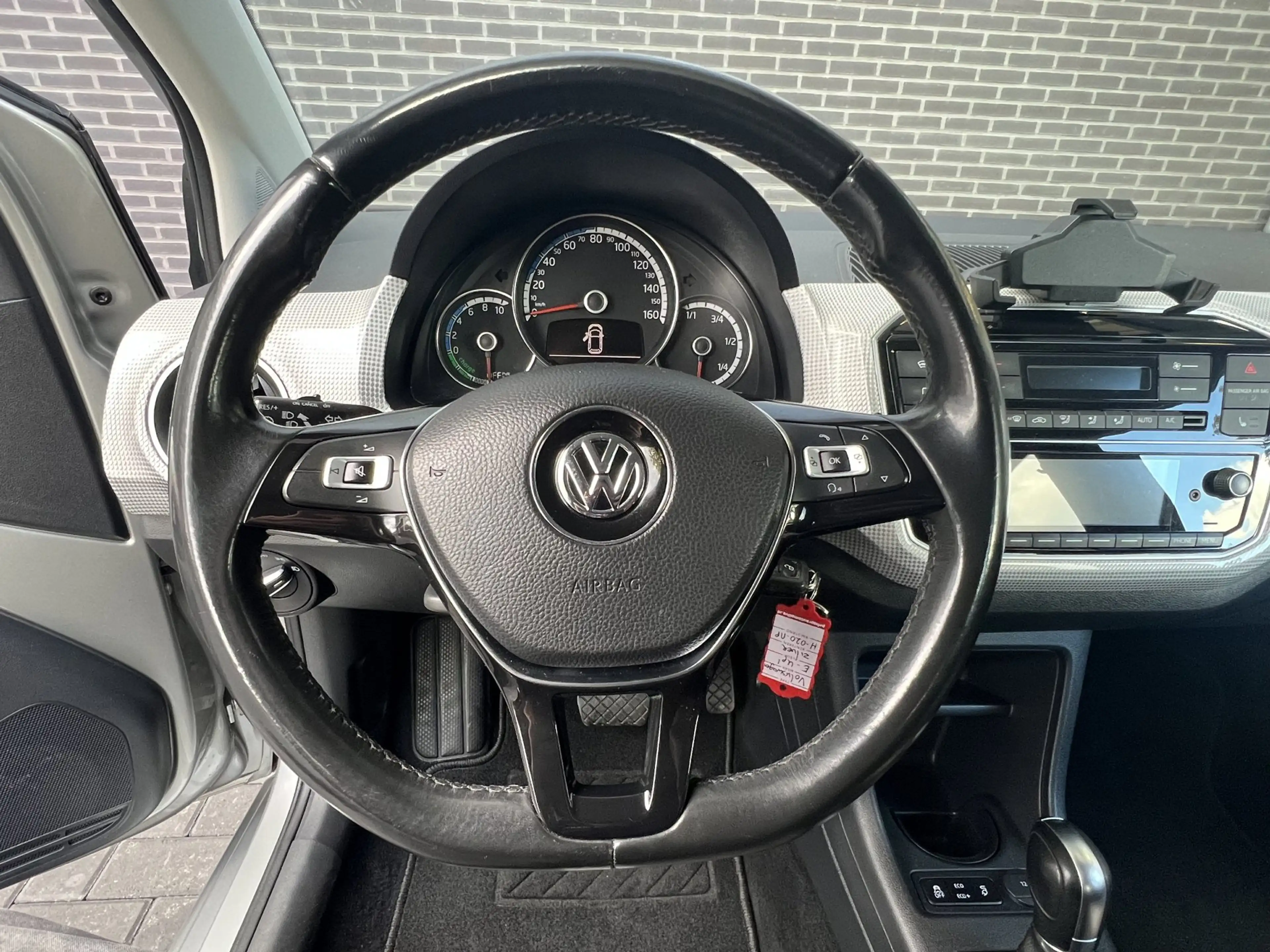 Volkswagen e-up! | Camera | Clima | LM | Cruise — photo 14