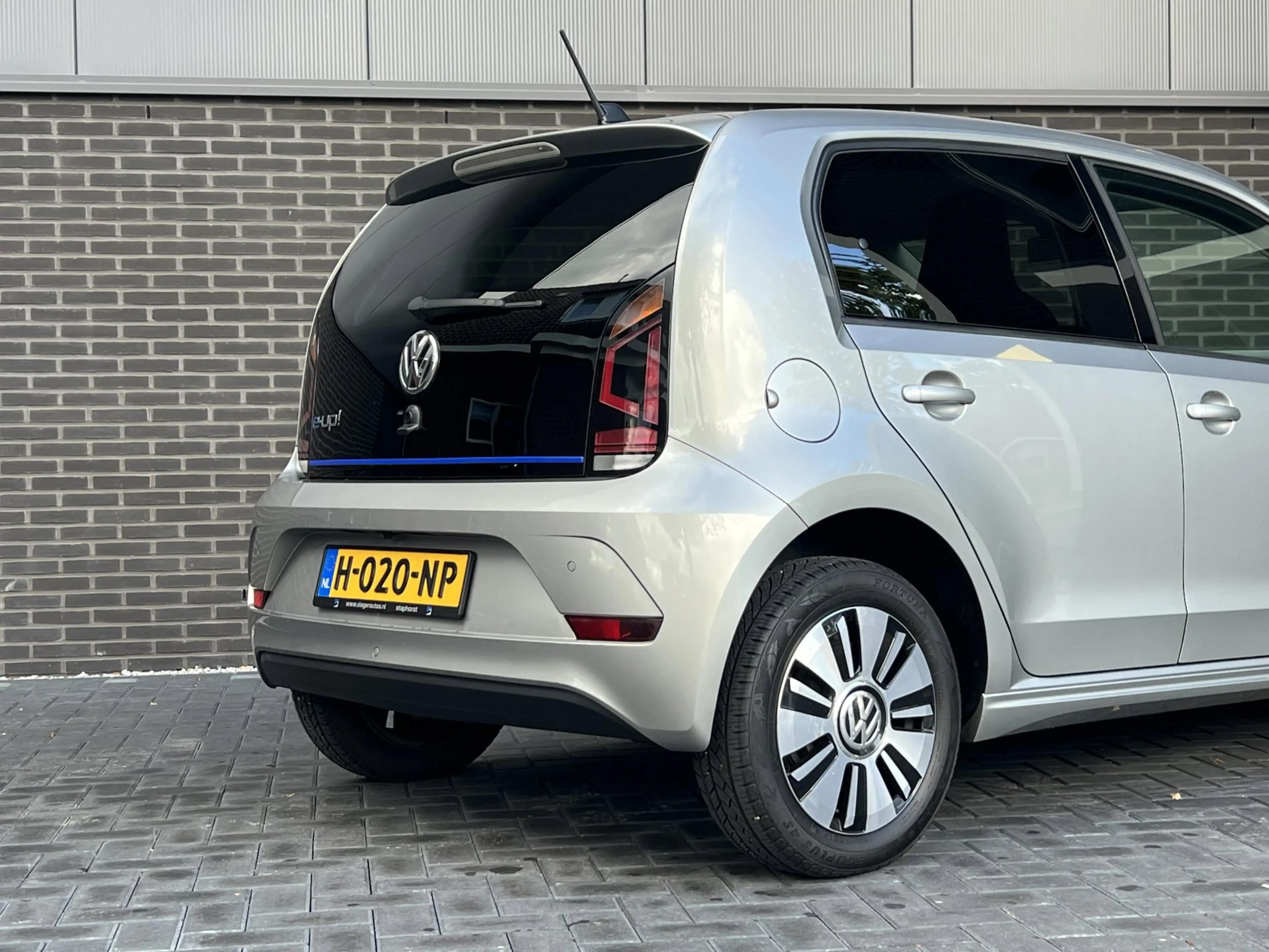 Volkswagen e-up! | Camera | Clima | LM | Cruise — photo 13