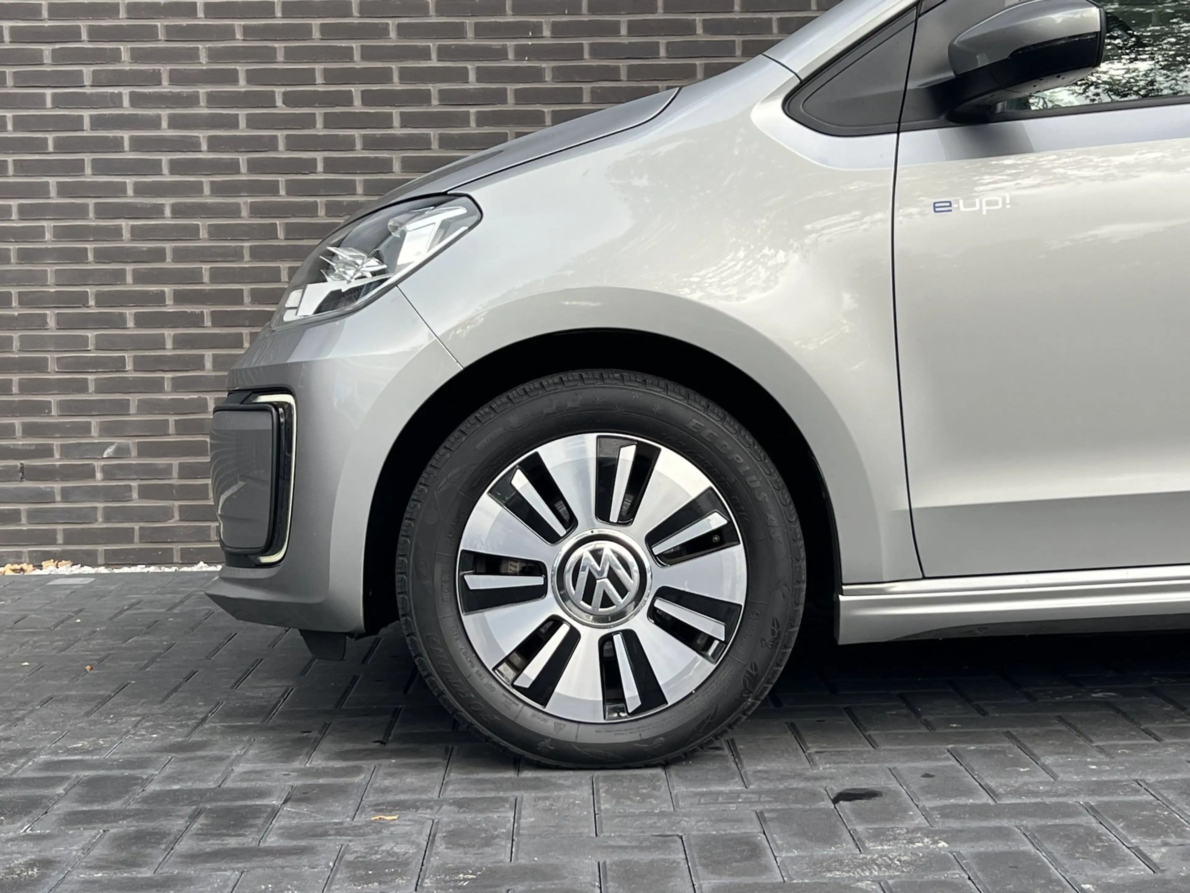 Volkswagen e-up! | Camera | Clima | LM | Cruise — photo 12