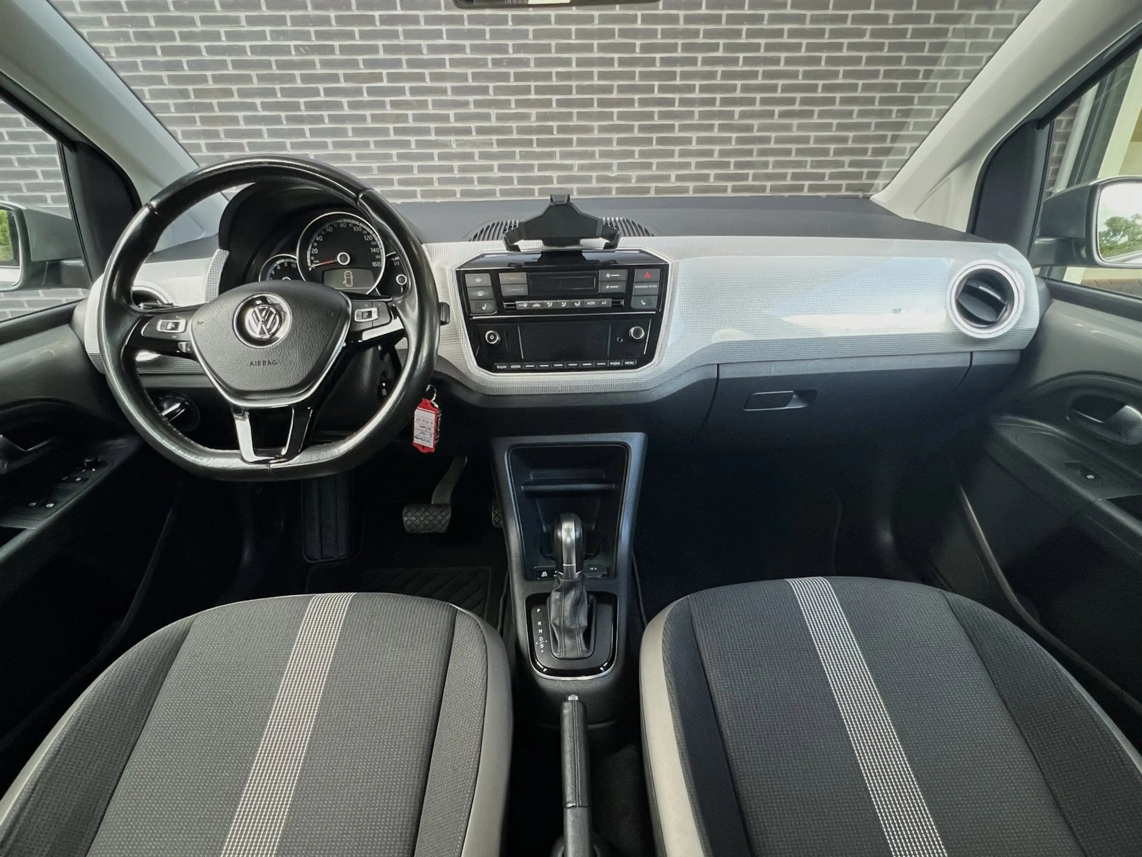Volkswagen e-up! | Camera | Clima | LM | Cruise — photo 7