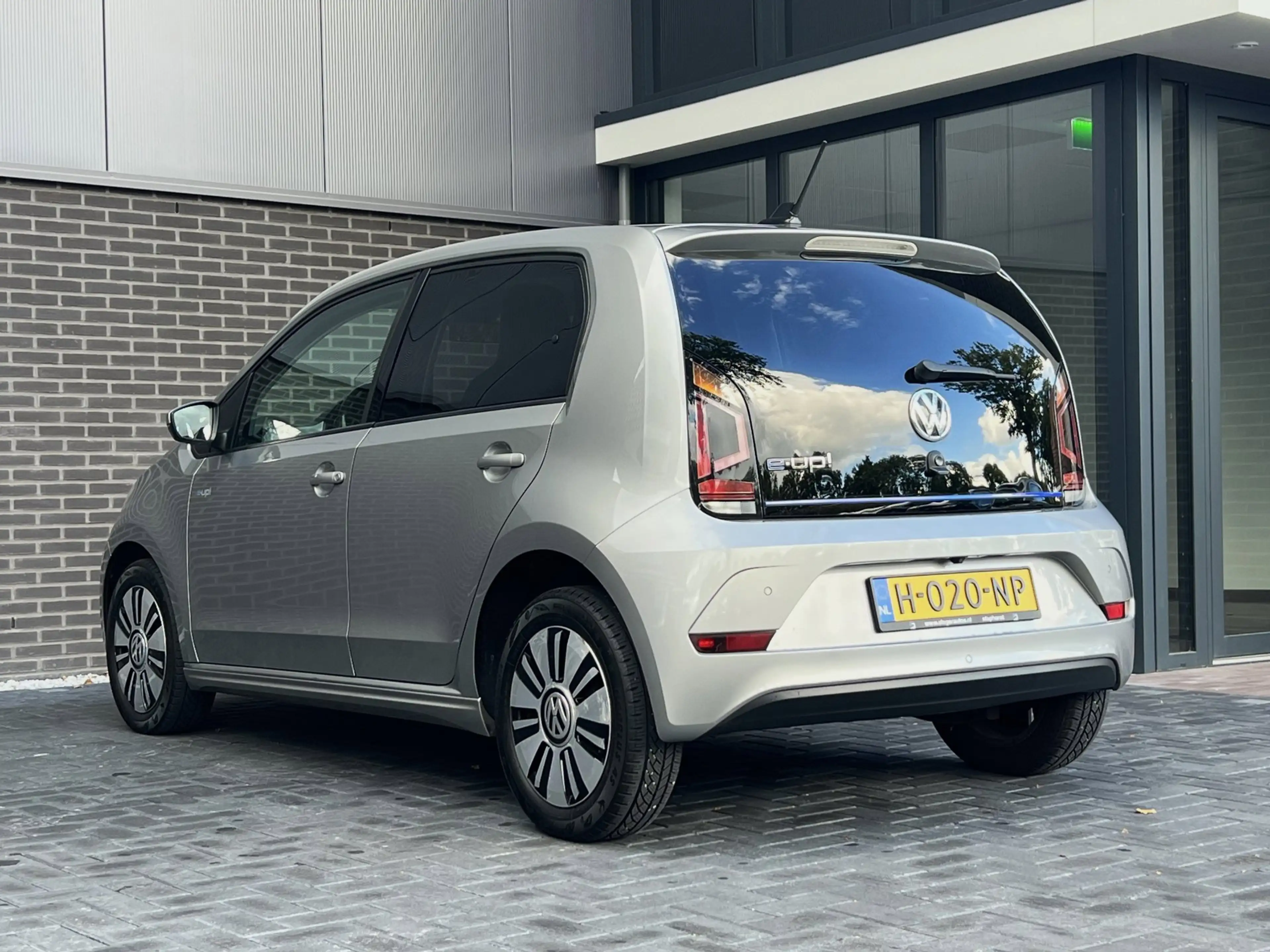 Volkswagen e-up! | Camera | Clima | LM | Cruise — photo 6