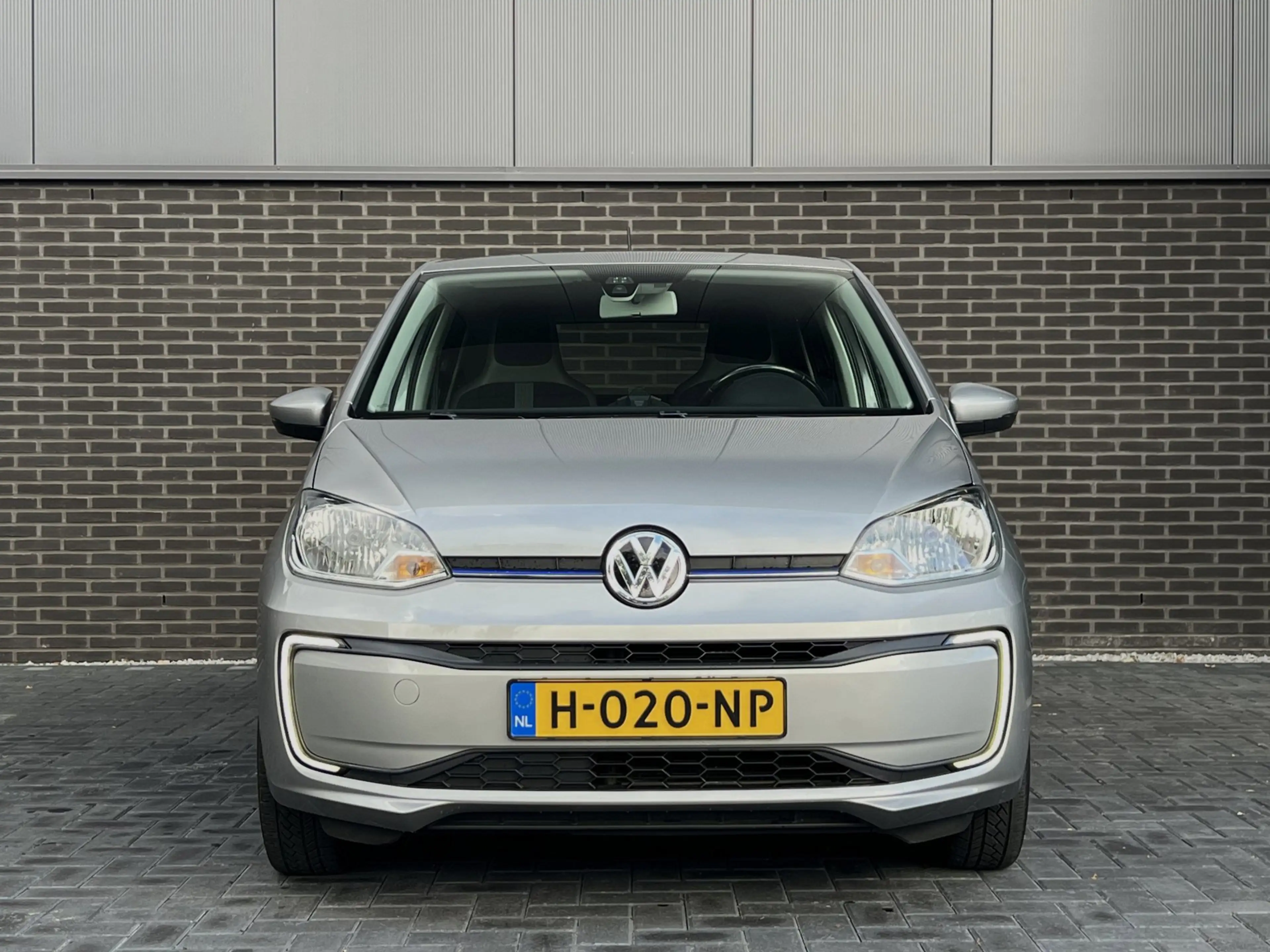 Volkswagen e-up! | Camera | Clima | LM | Cruise — photo 9