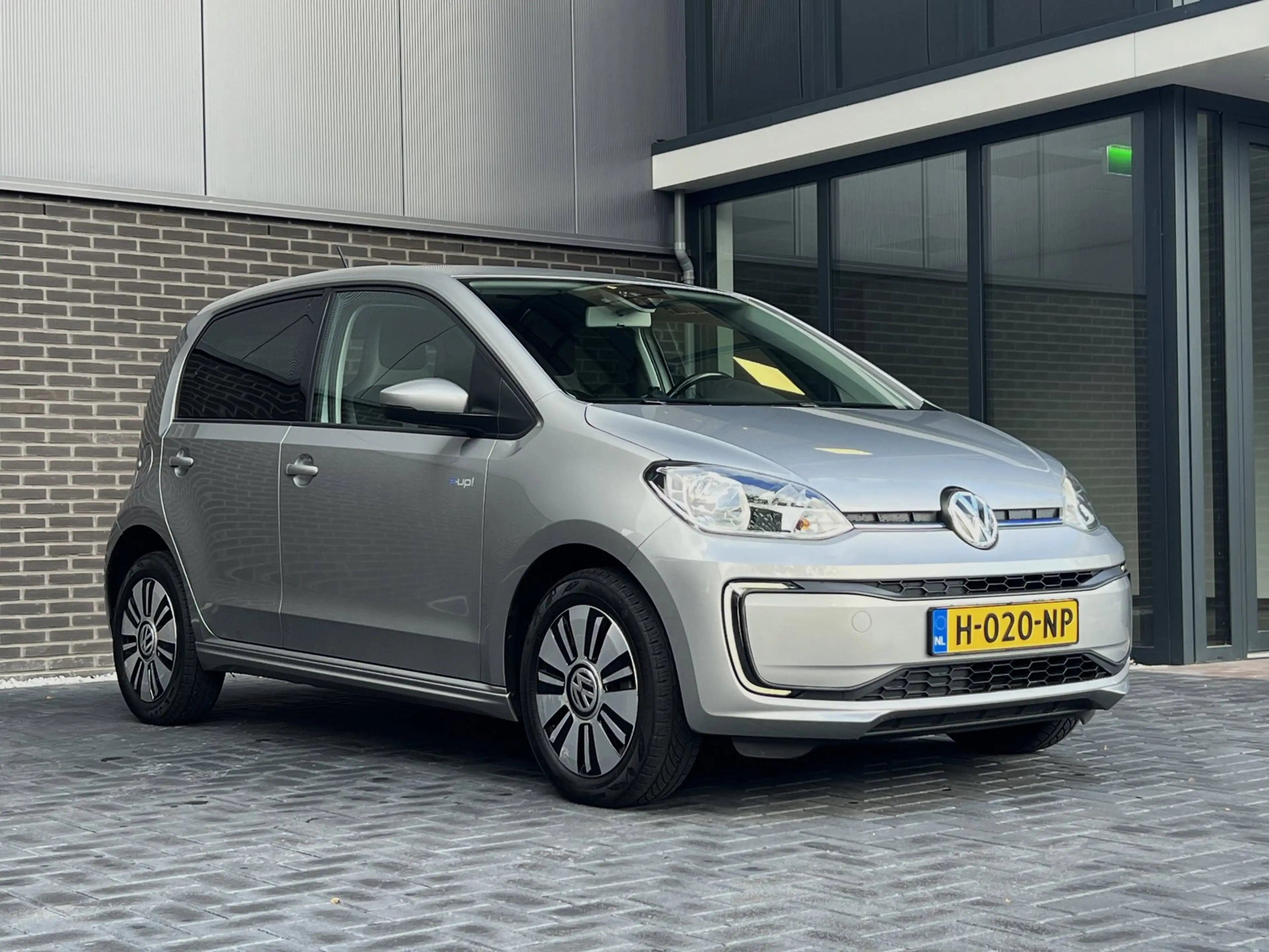 Volkswagen e-up! | Camera | Clima | LM | Cruise — photo 5