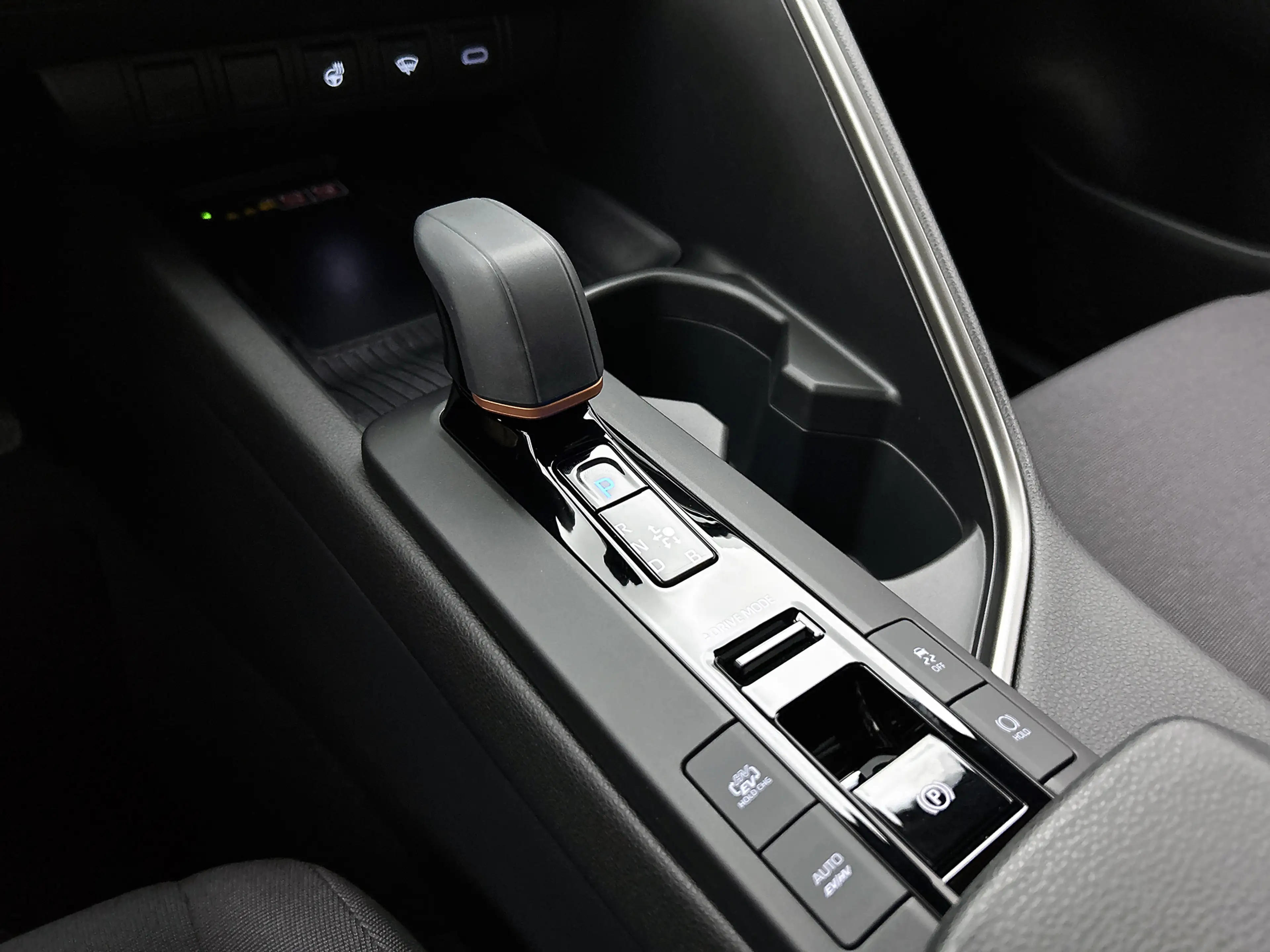 Toyota C-HR 2.0 Plug-in Hybrid 220 First Edition | Full LED ve — photo 14