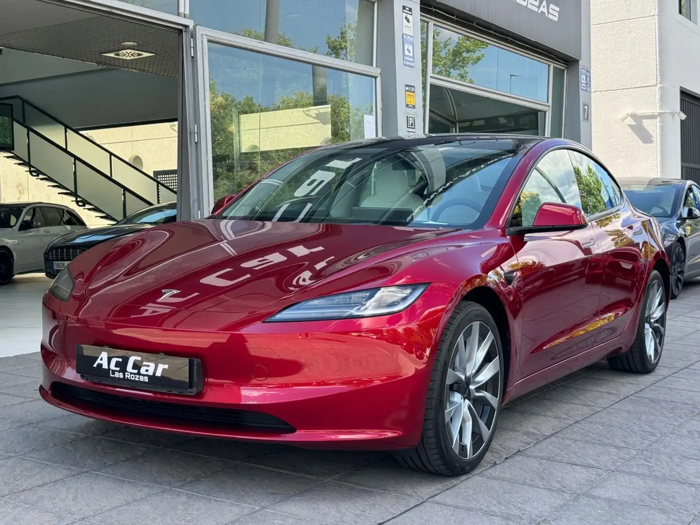 Tesla Model 3 Long Range AWD Rojo - 2