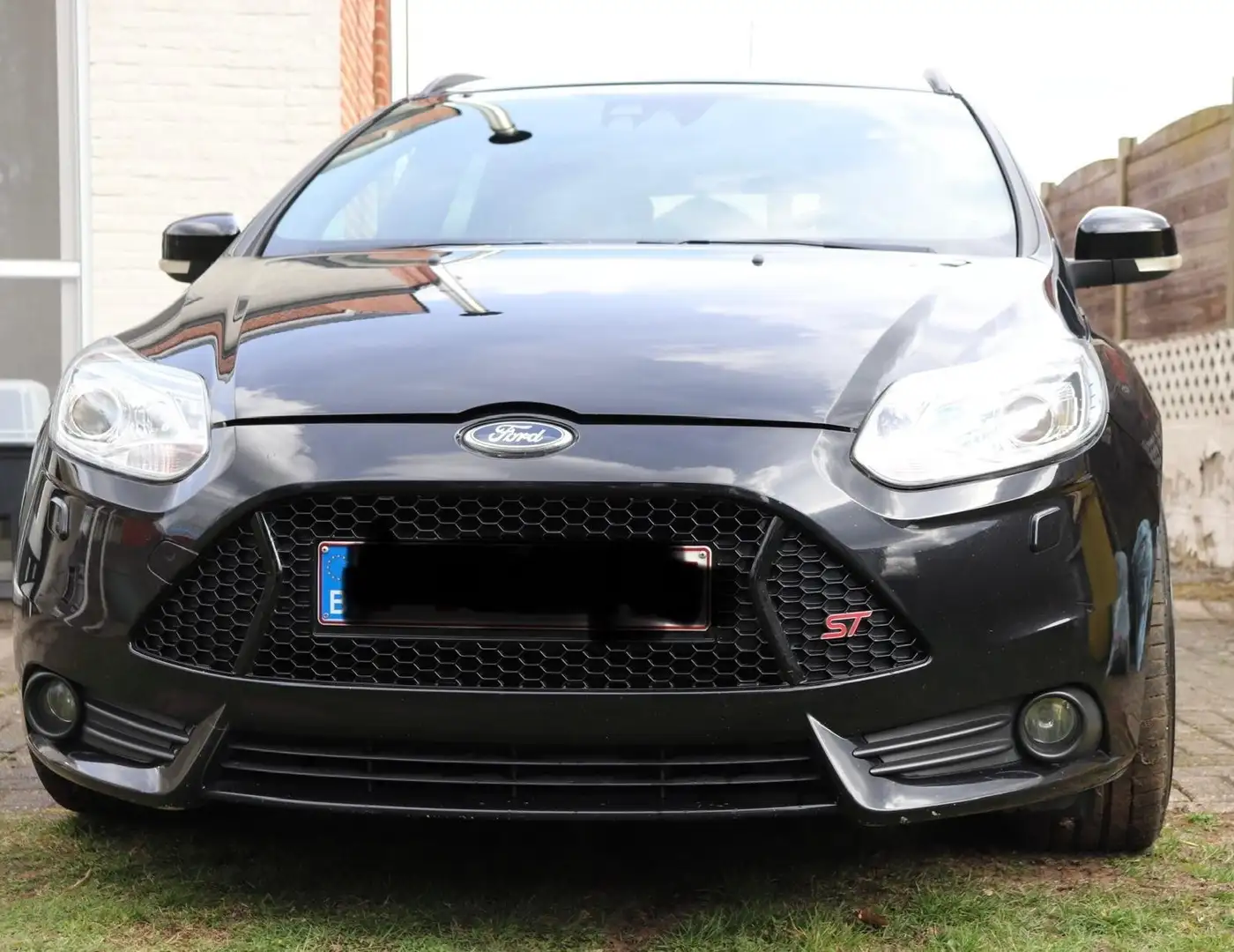 Ford Focus Turnier 2.0 EcoBoost ST mit Leder-Exclusiv-Paket - 2