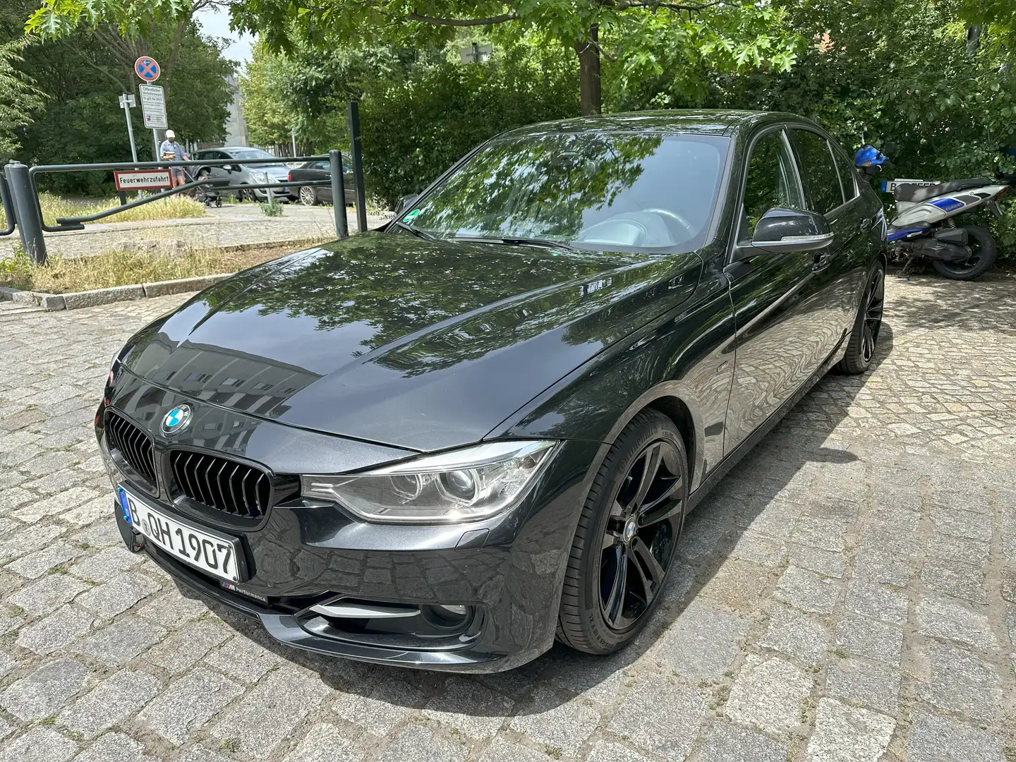 BMW 330 330d Sportline F30 | M-Lenkrad | Digital Tacho crna - 1