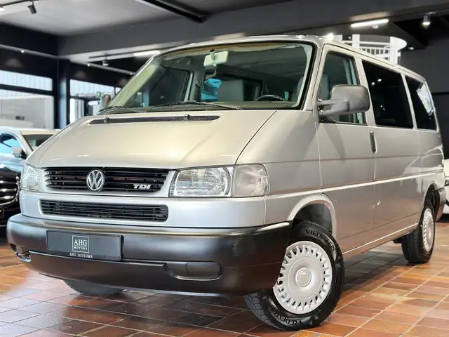 Volkswagen T4 Caravelle 2.5TDI 8SITZE KLIMAAUT+STANDHZG 1HD KURZER-RADSTAN