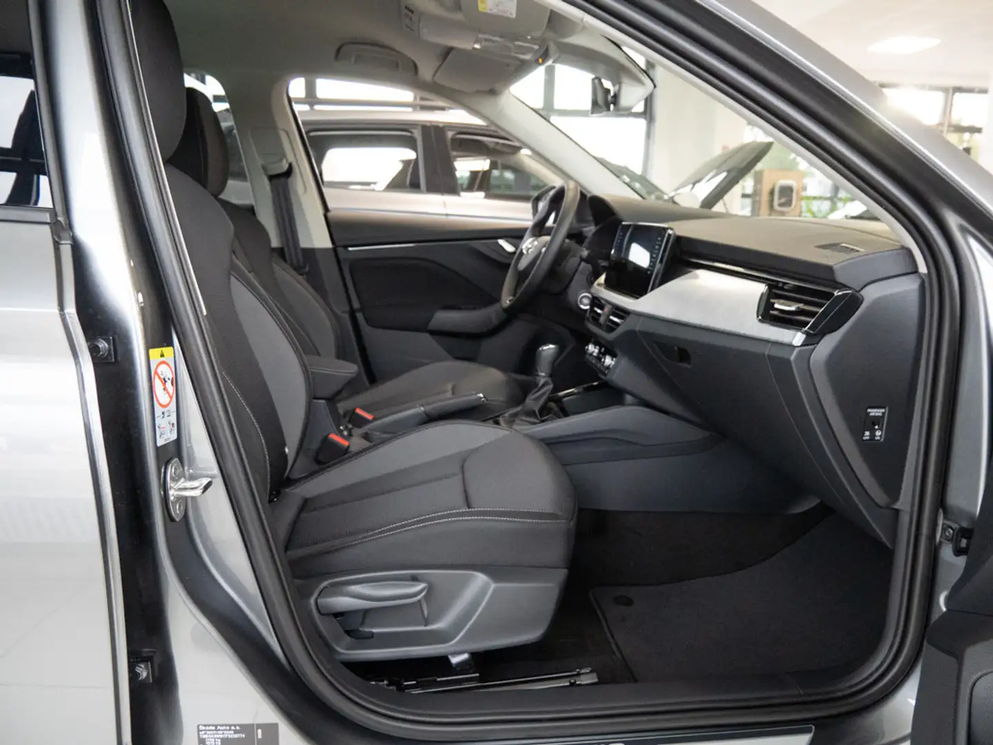 Skoda Kamiq 1.5 TSI Tour SHZ KAMERA NAVI ACC LED Grijs - 2