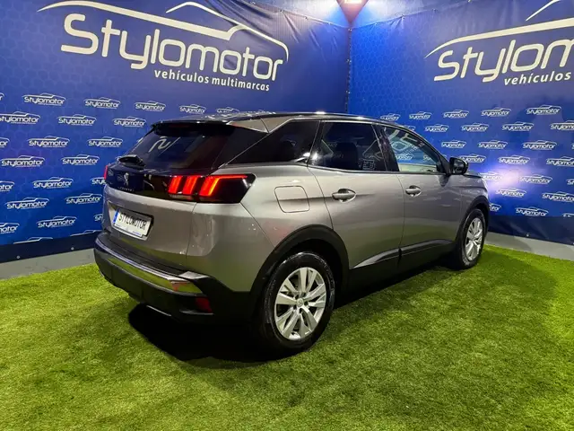 Peugeot 3008 view 4