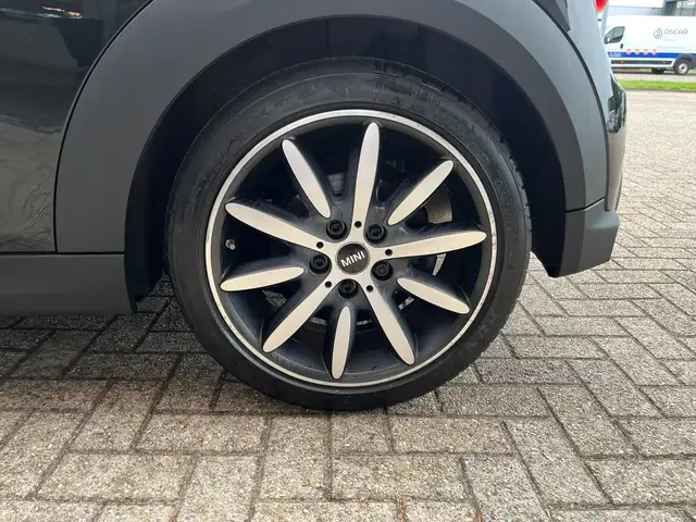 Mini Hatch view 12
