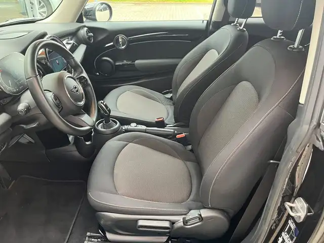 Mini Hatch view 7
