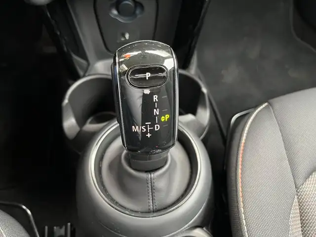 Mini Hatch view 9