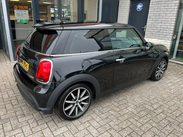 Mini Hatch view 3