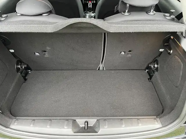 Mini Hatch view 13